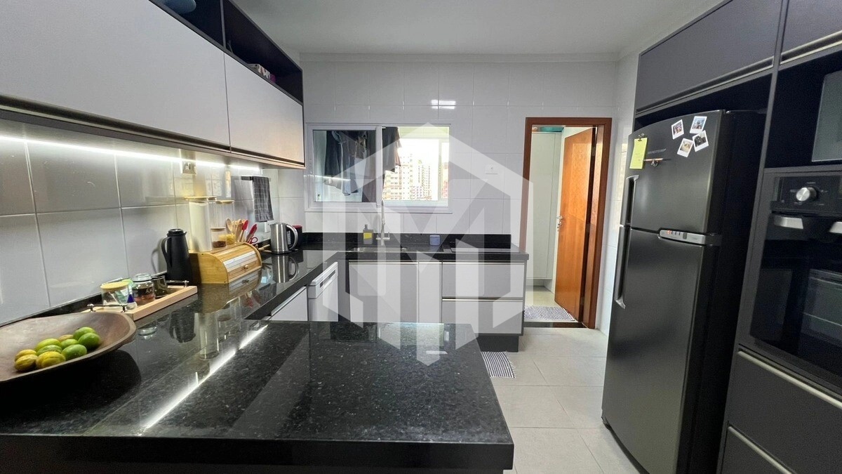 Apartamento de 142 m² na Vila Tupi, 3 suítes, piscina aquecida e 2 vagas por R$ 925.000