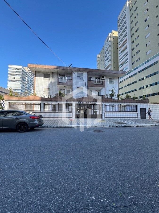 Apartamento de 42m² com 1 dormitório, vaga e localização a 380m da praia no Canto do Forte