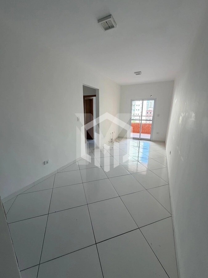 Apartamento de 2 quartos com suíte, varanda e vaga na Ocian, Praia Grande R$445 mil