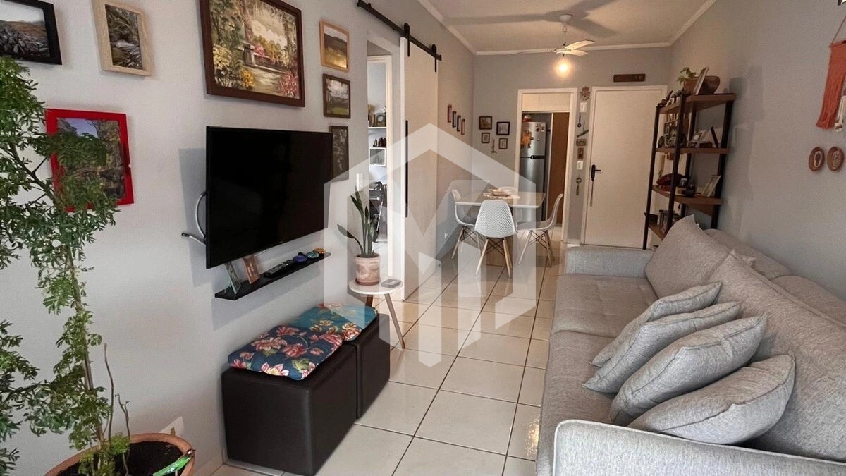 Apartamento a 350 metros da praia no Canto do Forte.