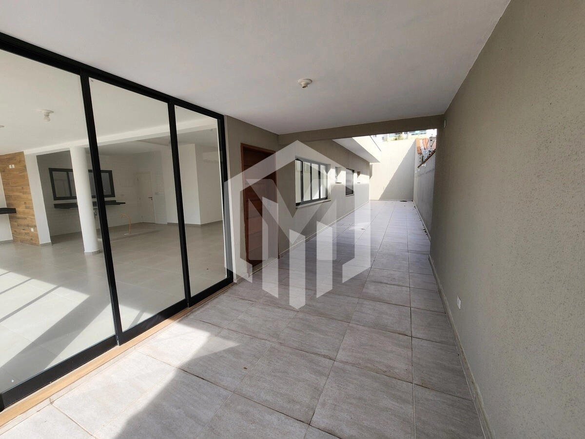 Casa de Alto Padrão com 4 Suítes, Piscina e Varanda Gourmet em Balneário Flórida