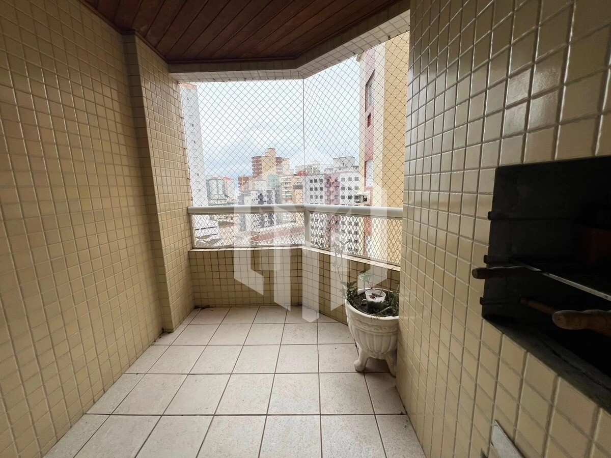 Apartamento de 2 dormitórios na Guilhermina com sacada, piscina e vaga de garagem por R$390 mil