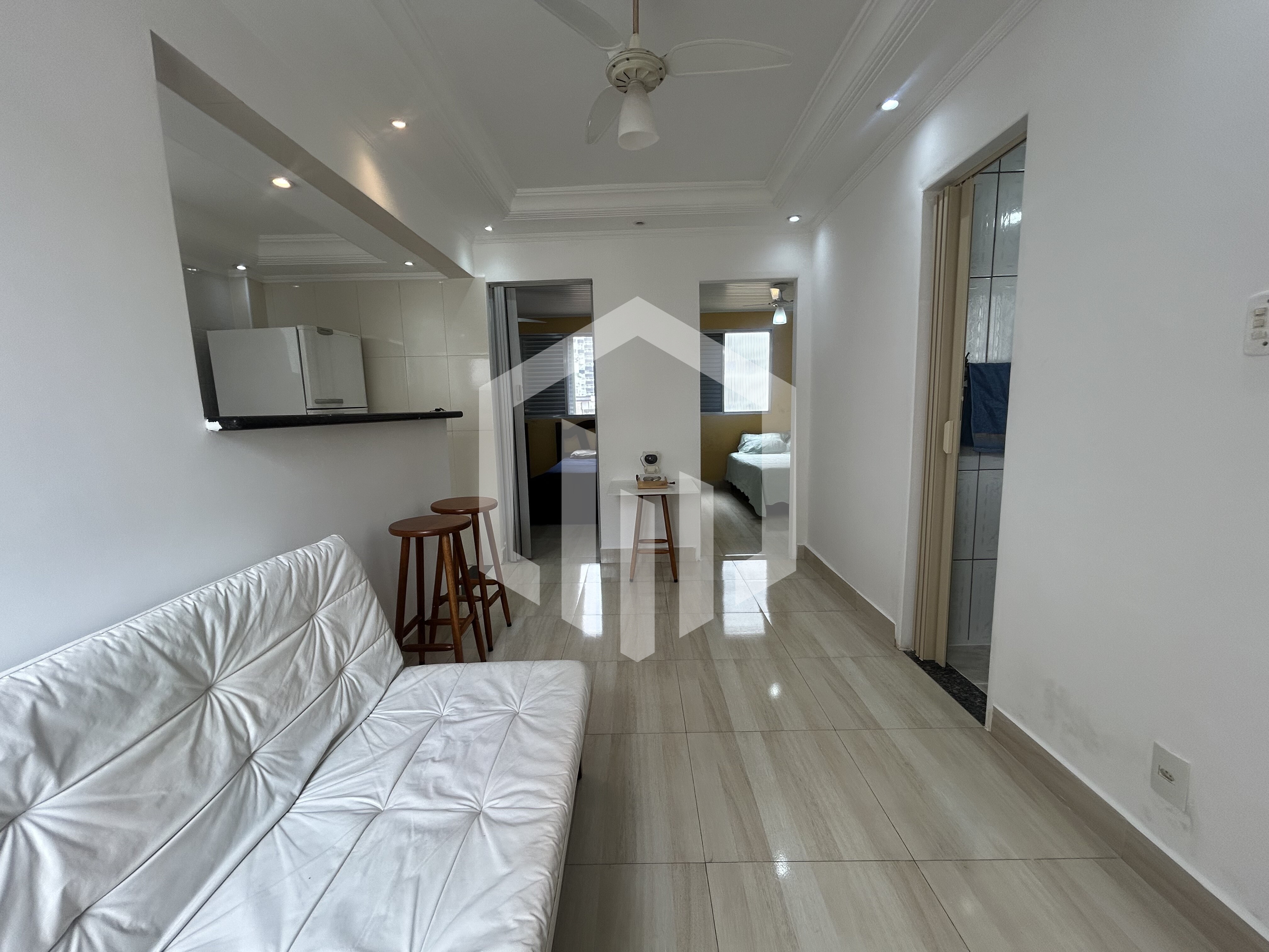 Apartamento de 2 quartos com suíte na Guilhermina, Praia Grande - R$ 330.000