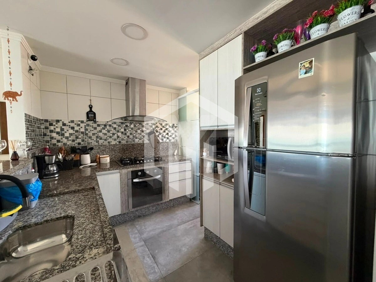 Apartamento de 3 dormitórios com varanda gourmet, pé na areia e lazer de clube na Praia Grande