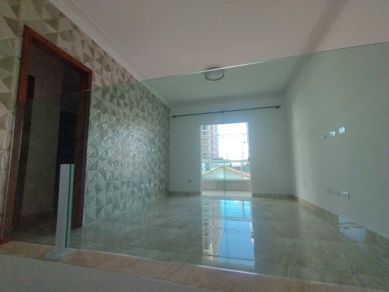 Sobrado de 3 quartos com suite e garagem na Guilhermina, Praia Grande