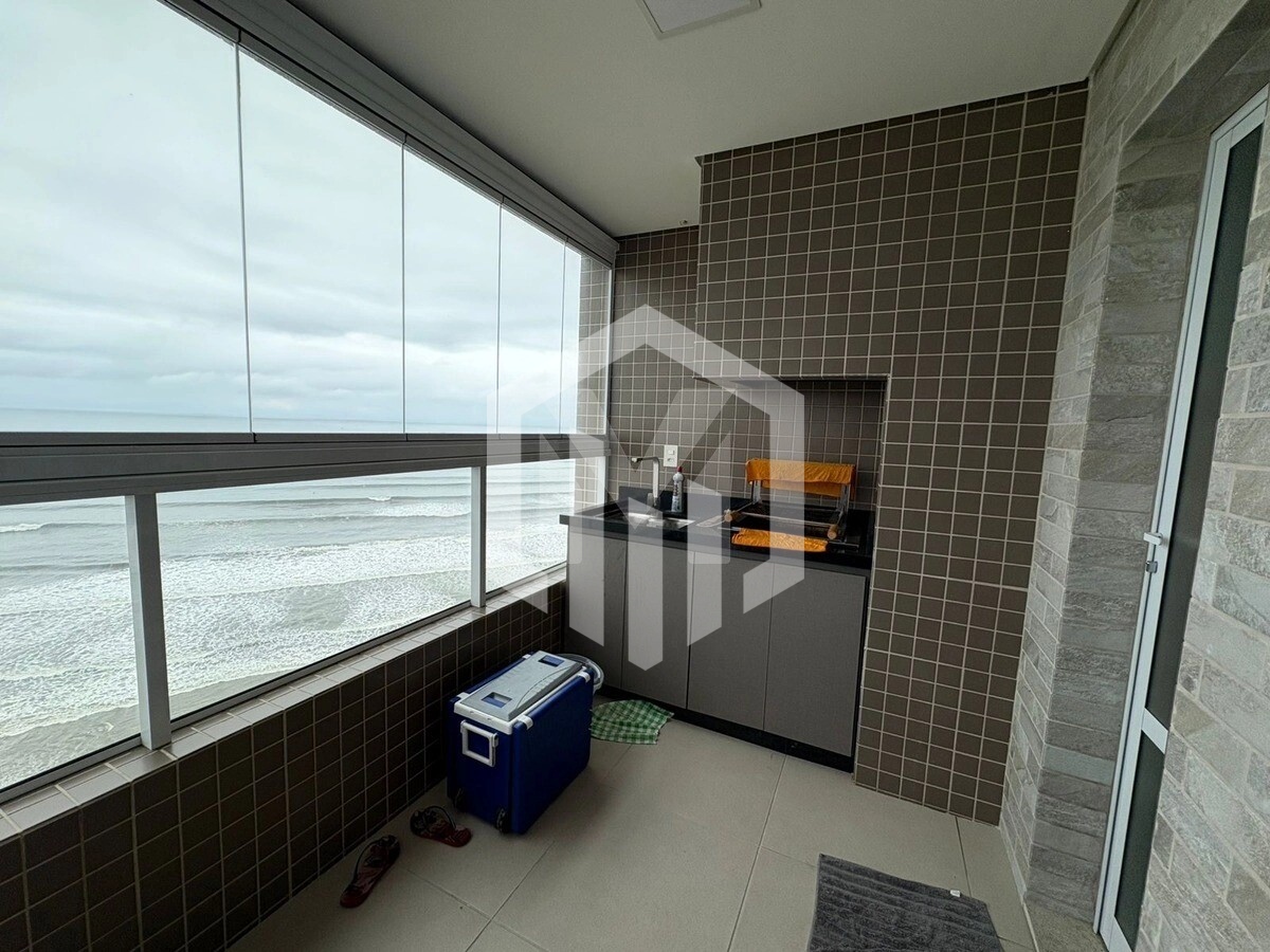 Apartamento frente mar com 2 dormitórios, suíte, varanda gourmet e garagem em Praia Grande