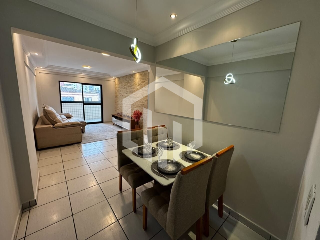 Apartamento de 2 quartos na Aviação, Praia Grande, com piscina e salão de festas