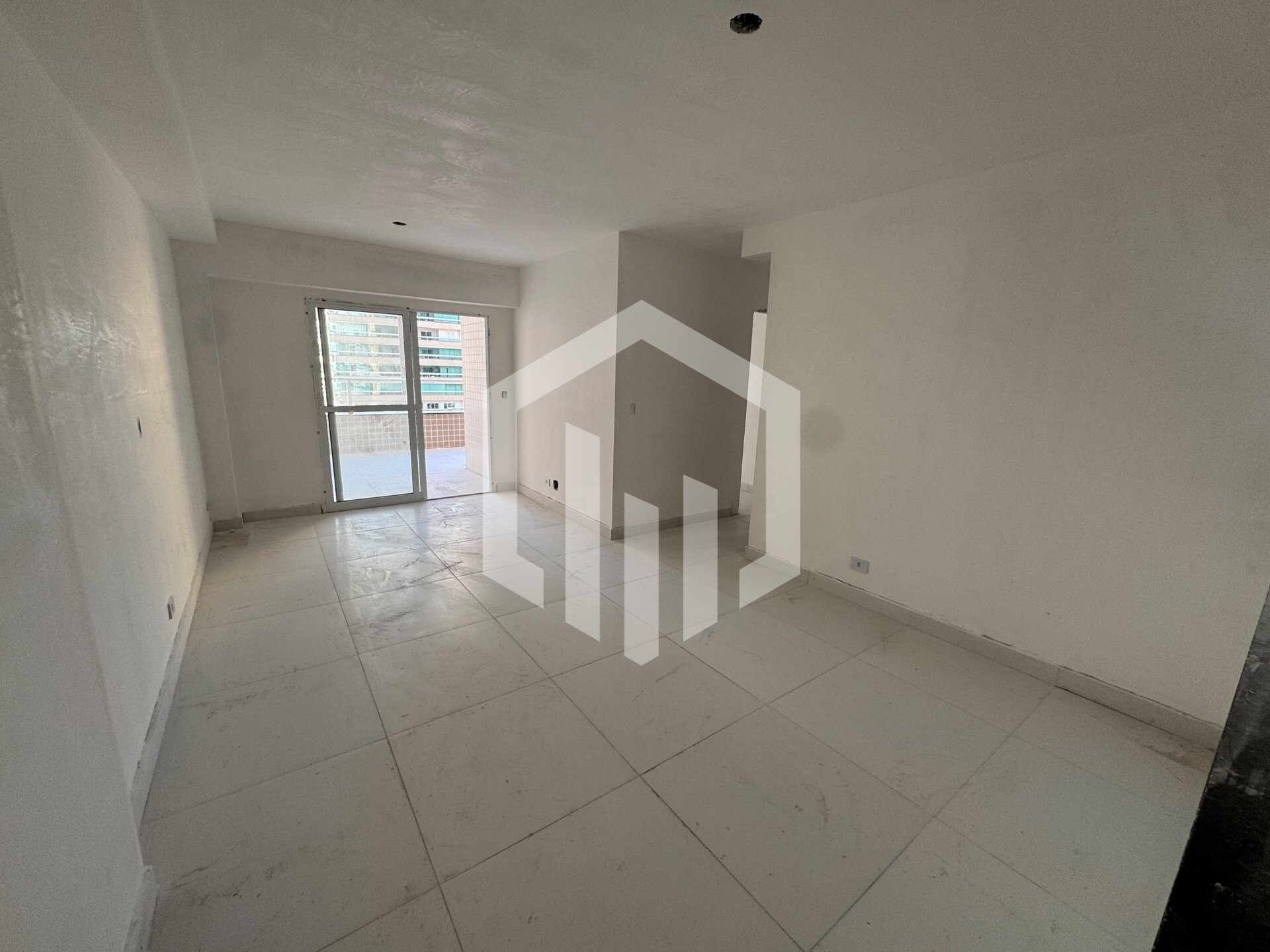 Apartamento de 3 quartos com suíte, lazer completo e 2 vagas em Caiçara, Praia Grande-SP