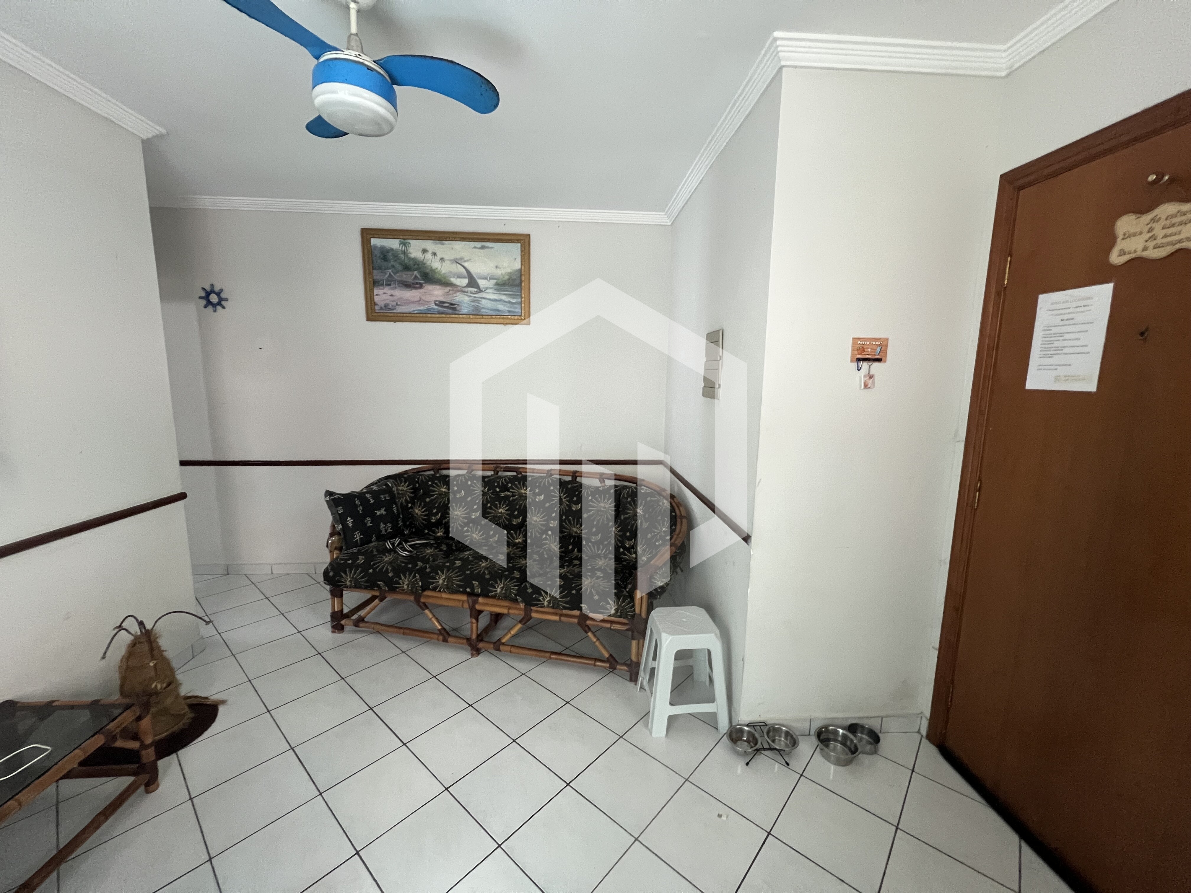 Apartamento mobiliado com piscina e elevador em Ocian, Praia Grande SP