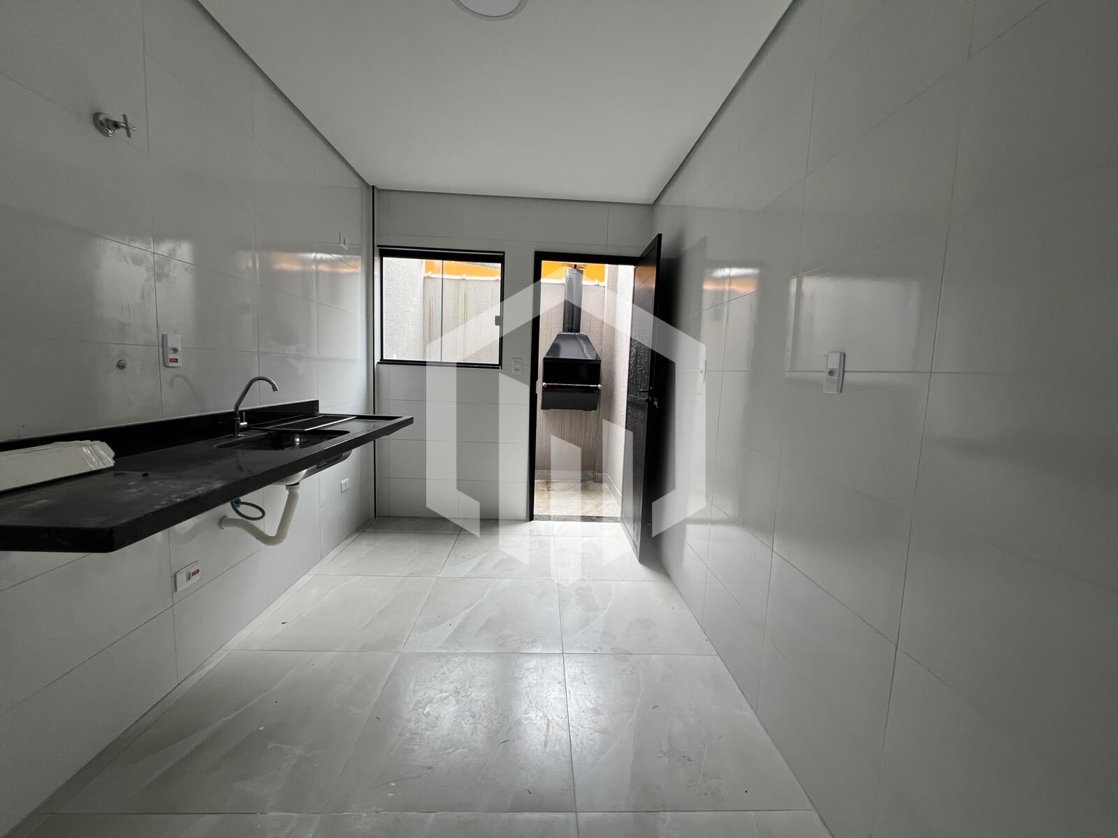 Casa em condomínio no bairro Real, Praia Grande, com 2 quartos e 2 banheiros por R$ 310.000