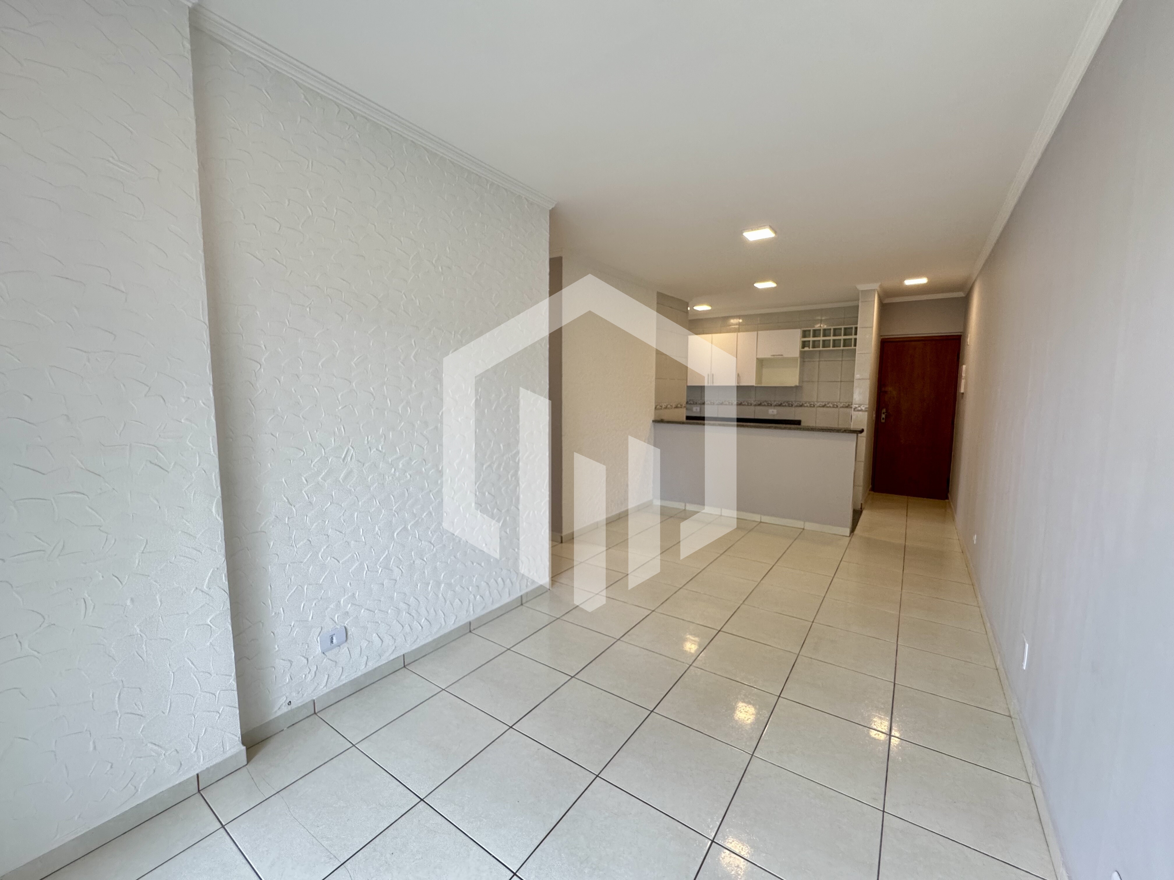 Apartamento de 2 quartos com suíte, piscina, varanda, aceita pet e elevador em Tupi, Praia Grande-SP
