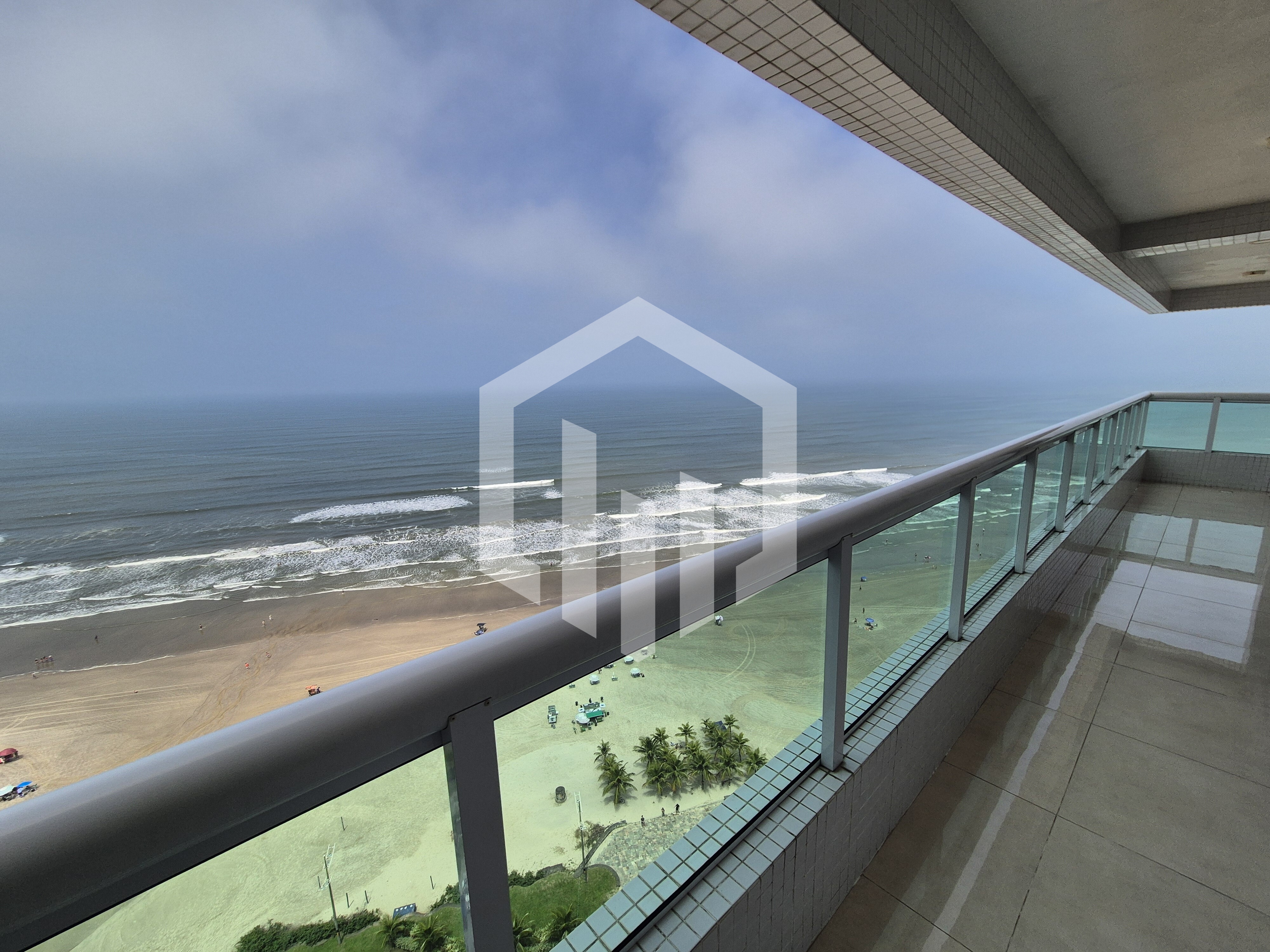Apartamento no Maracanã com 2 quartos, suíte, mobiliado, piscina e varanda gourmet, frente ao mar!!