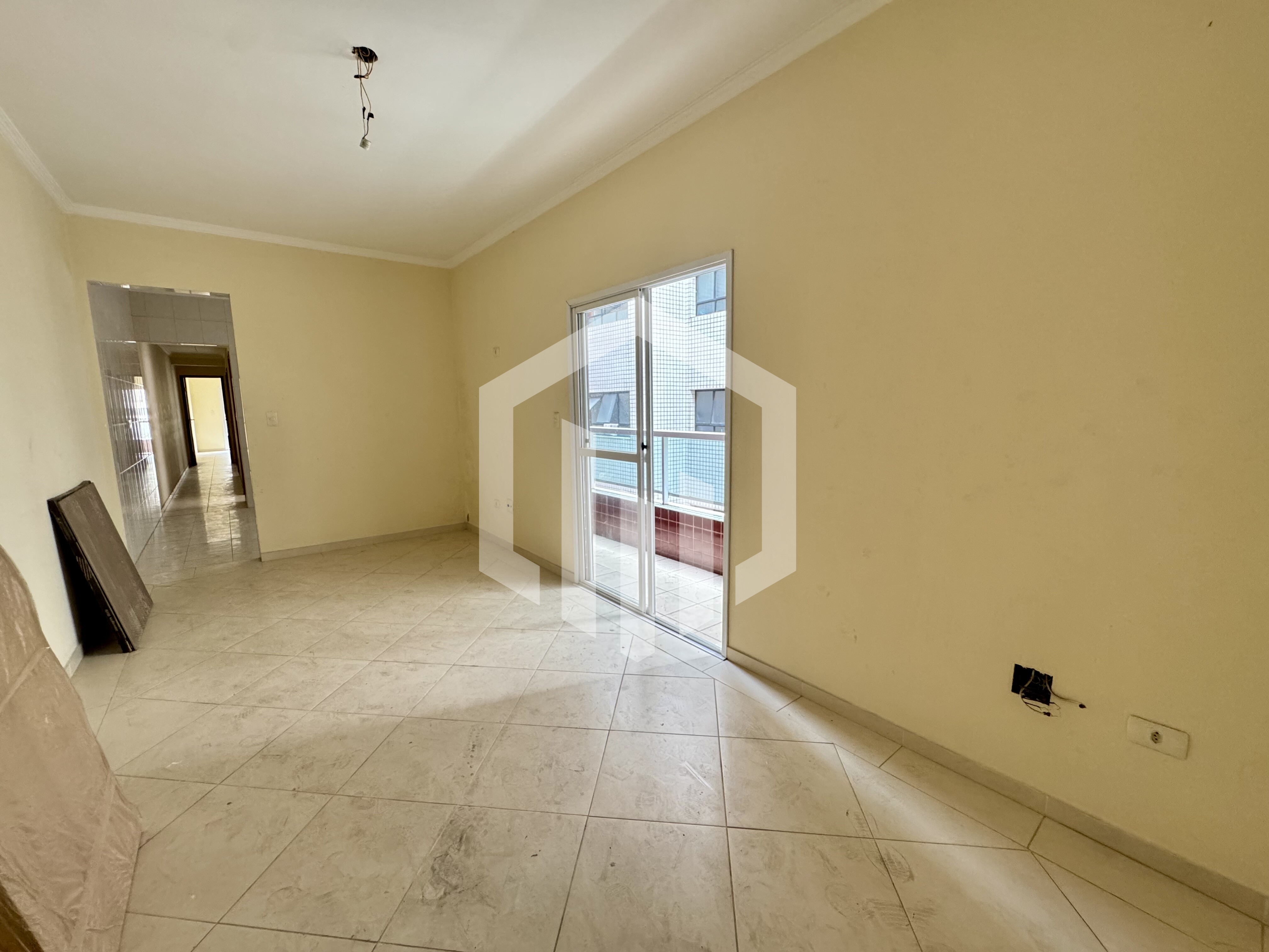 Apartamento de 2 quartos com suíte, piscina e churrasqueira na Guilhermina, Praia Grande SP