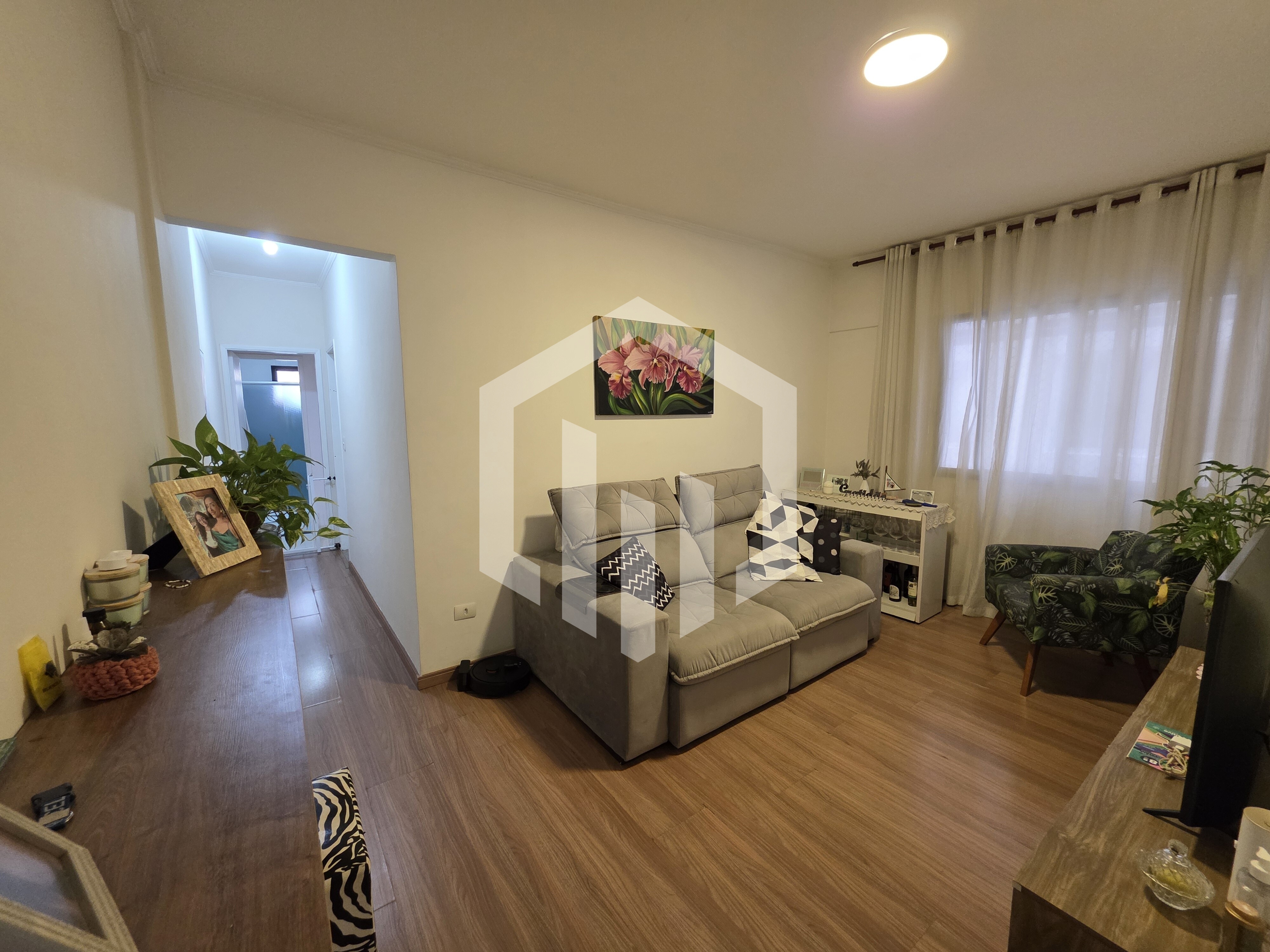 Apartamento 2 Dormitórios - 1 Suíte semi-mobiliado na Aviação, Praia Grande - SP