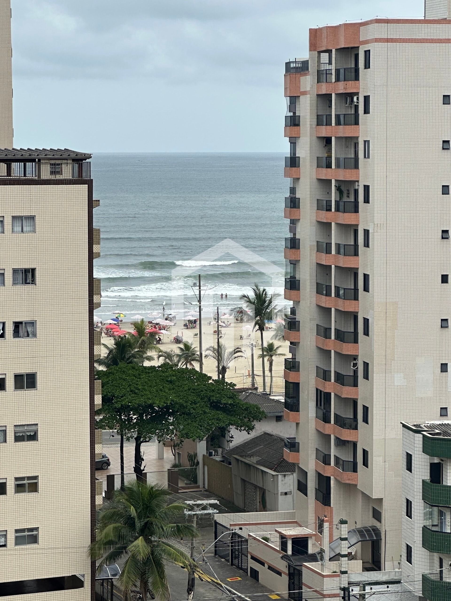 Apartamento de 2 suítes com varanda gourmet vista mar a 2 quadras da praia em Praia Grande
