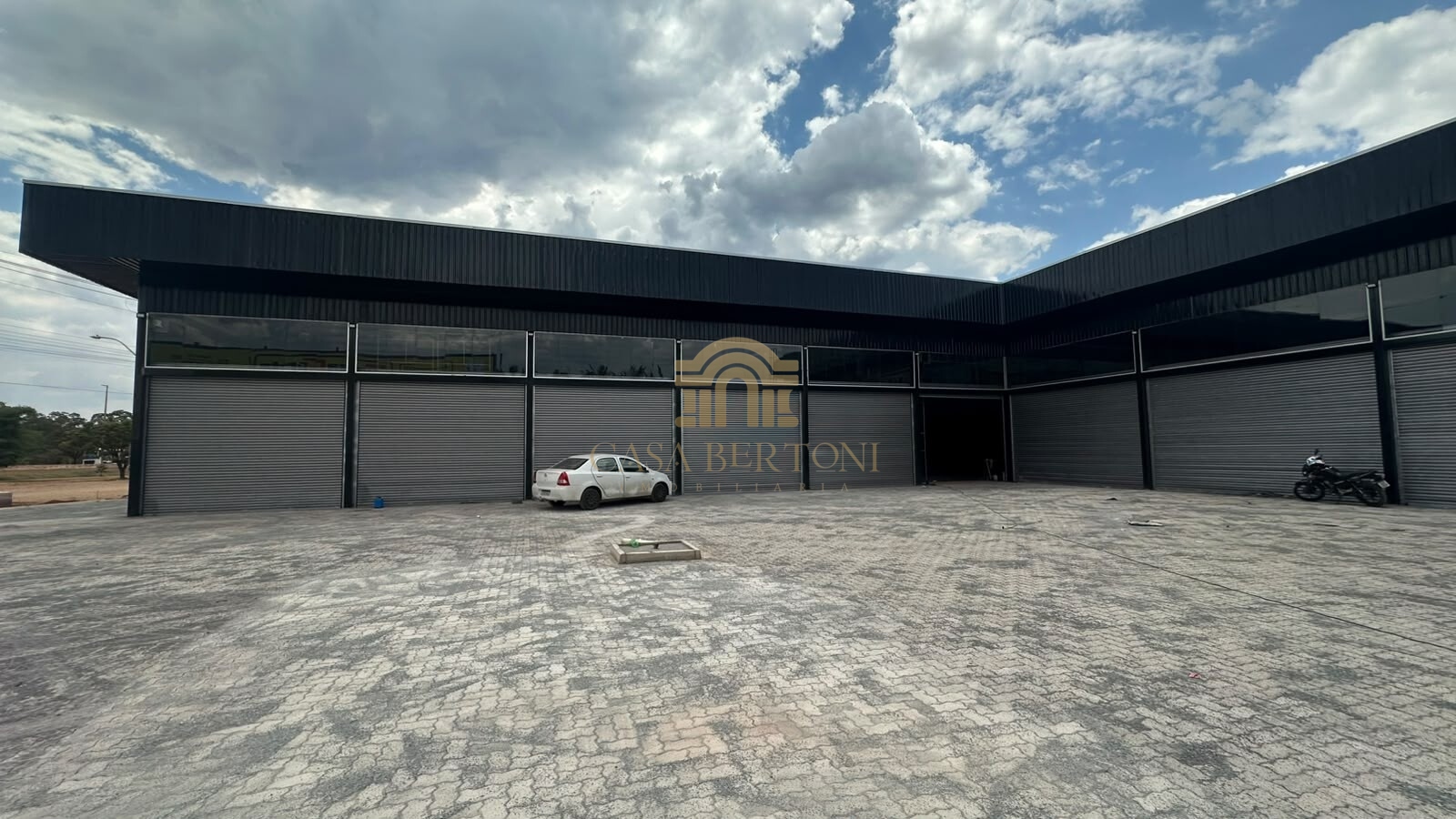 GALPÃO COMERCIAL NOVO 400M² RUA 1 26 DE SETEMBRO DE FRENTE PARA A DF 001 