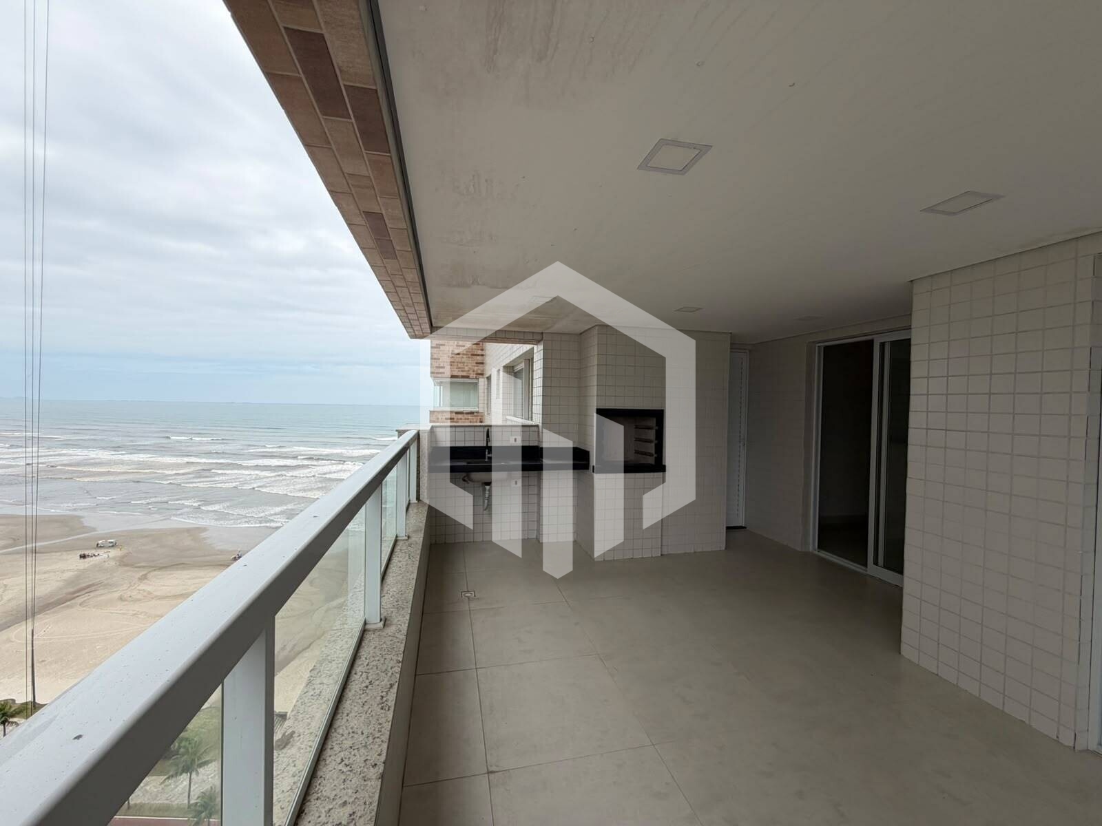 Apartamento de 3 quartos com suíte, piscina, varanda gourmet e aceita pet em Caiçara, Praia Grande-S
