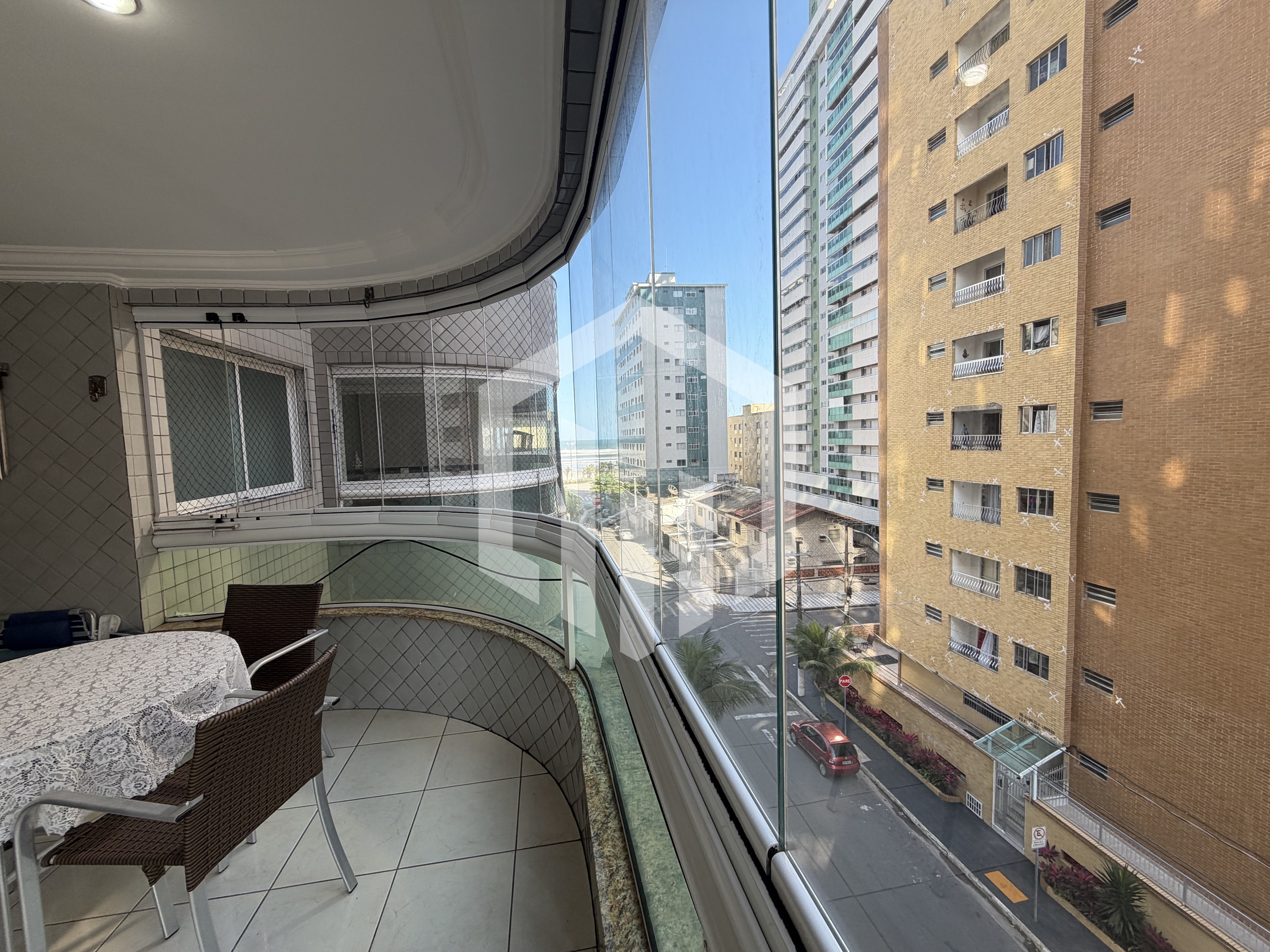 Apartamento de 2 quartos com suíte, varanda gourmet e piscina no bairro Tupi, Praia Grande-SP