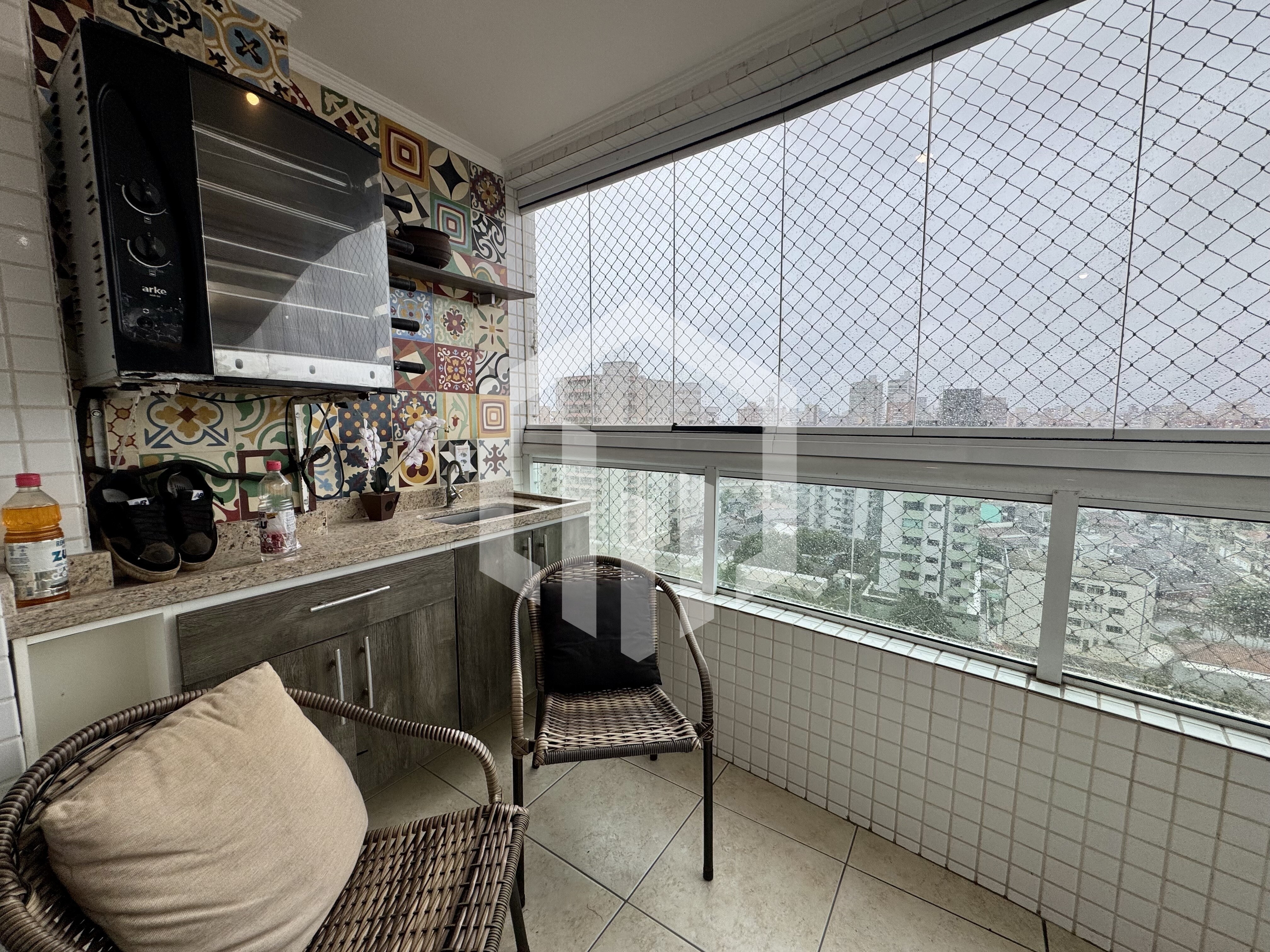 Apartamento de 2 quartos com suíte, piscina, varanda gourmet e aceita Pet em Tupi, Praia Grande-SP