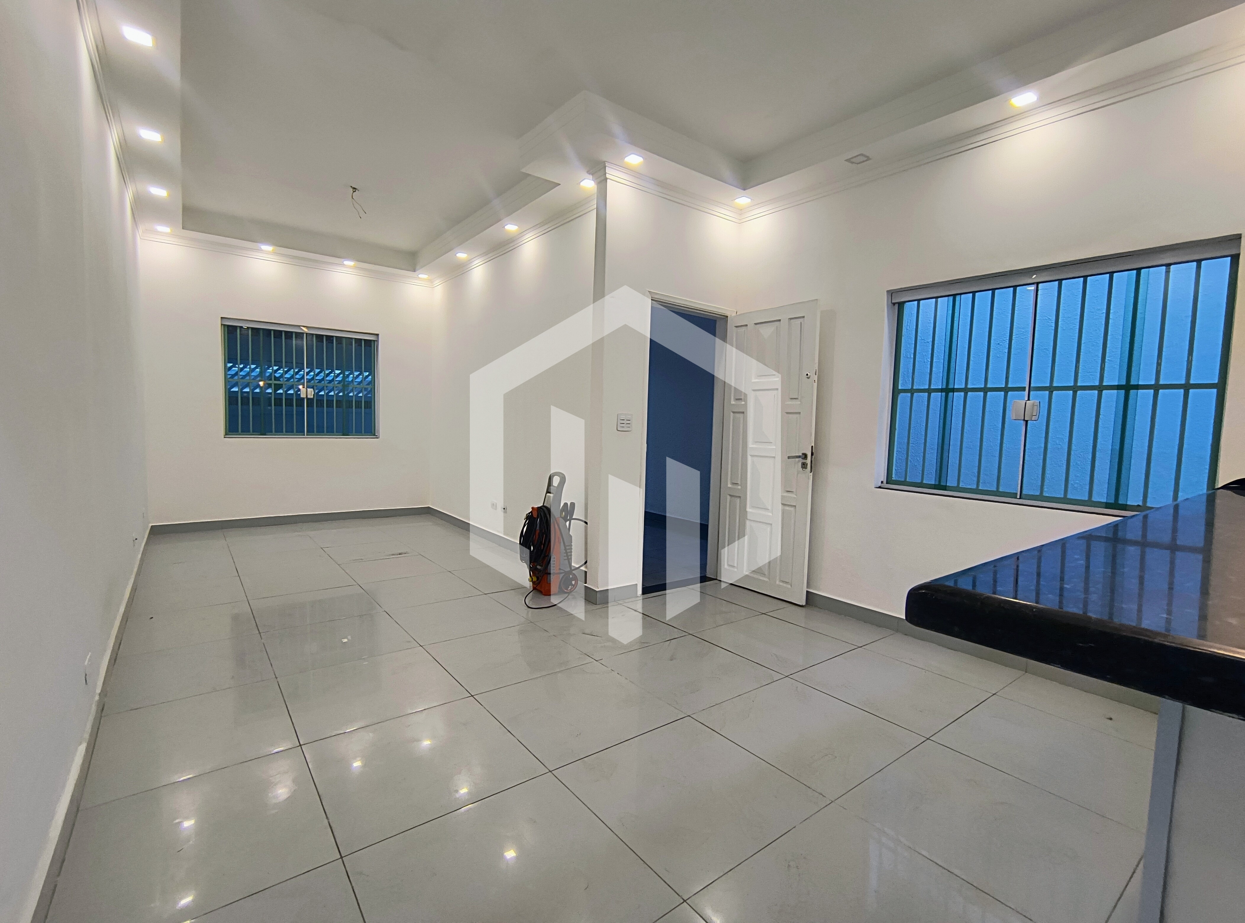 Casa de 3 suítes no Caiçara, Praia Grande, com churrasqueira e aceita pet