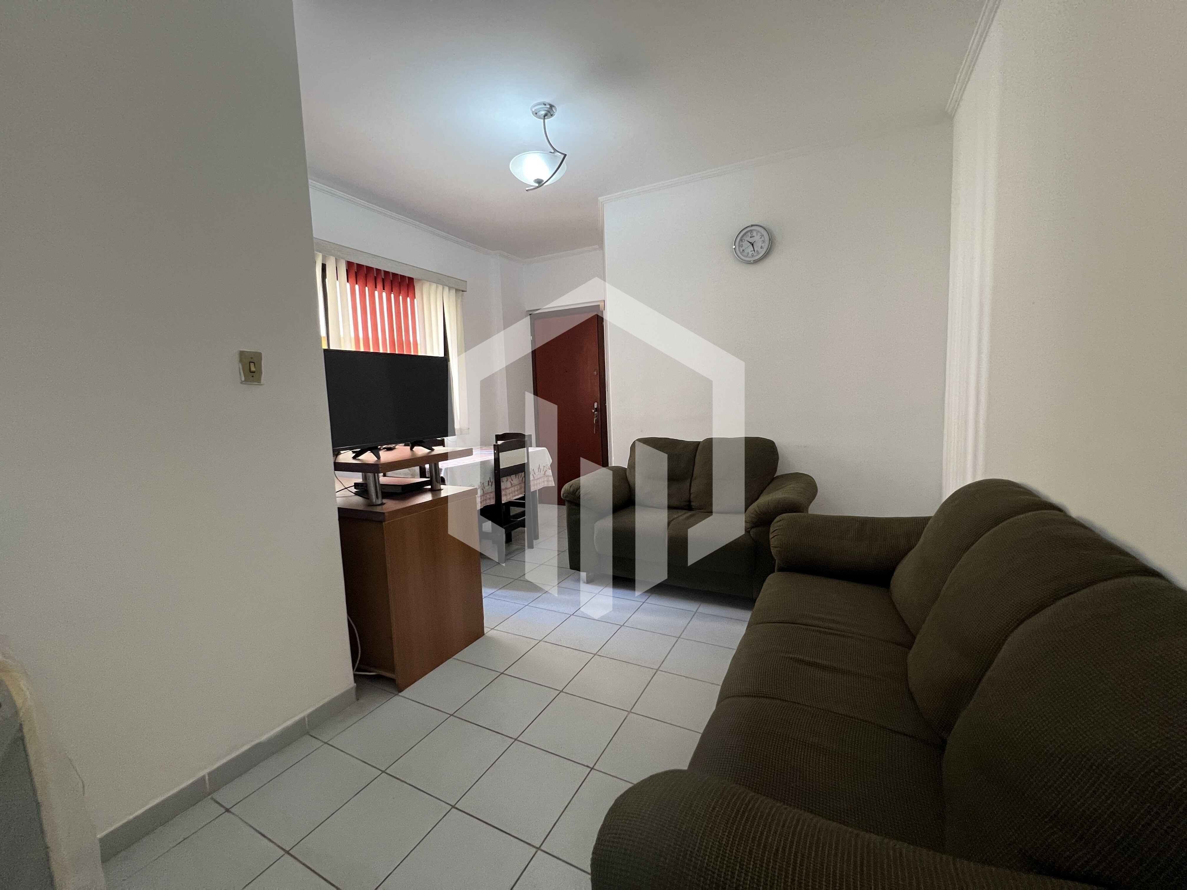 Apartamento mobiliado com elevador no Canto do Forte, Praia Grande, SP