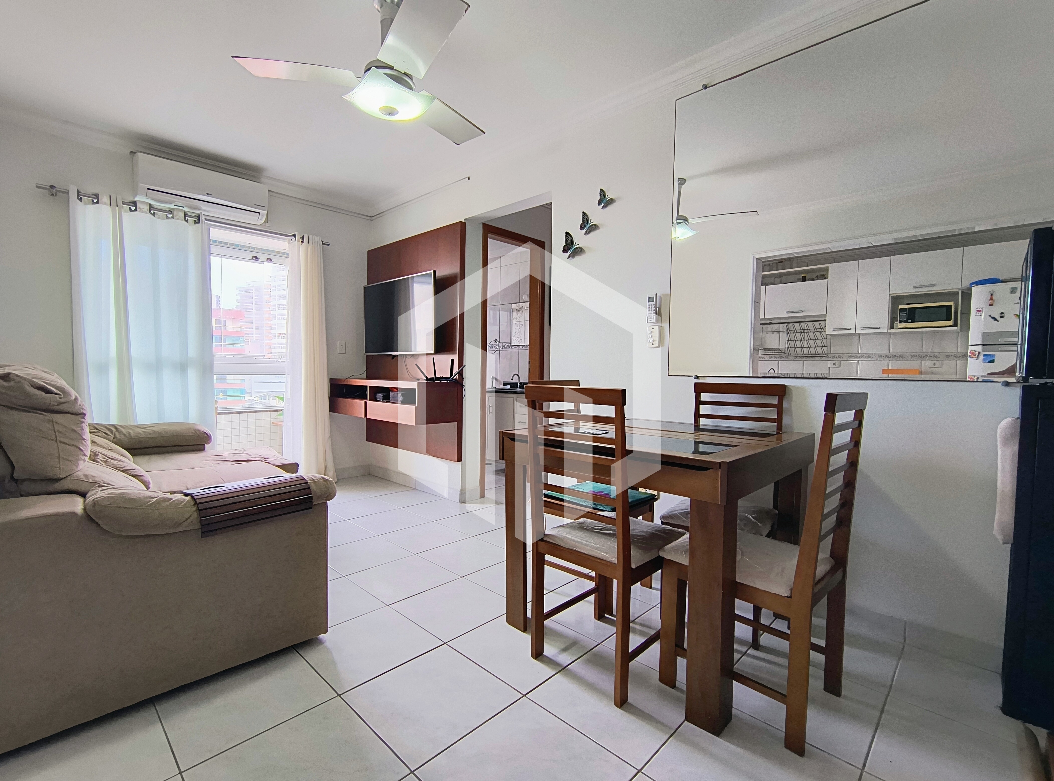 Apartamento com 2 quartos, suíte, piscina e churrasqueira na Caiçara, Praia Grande SP