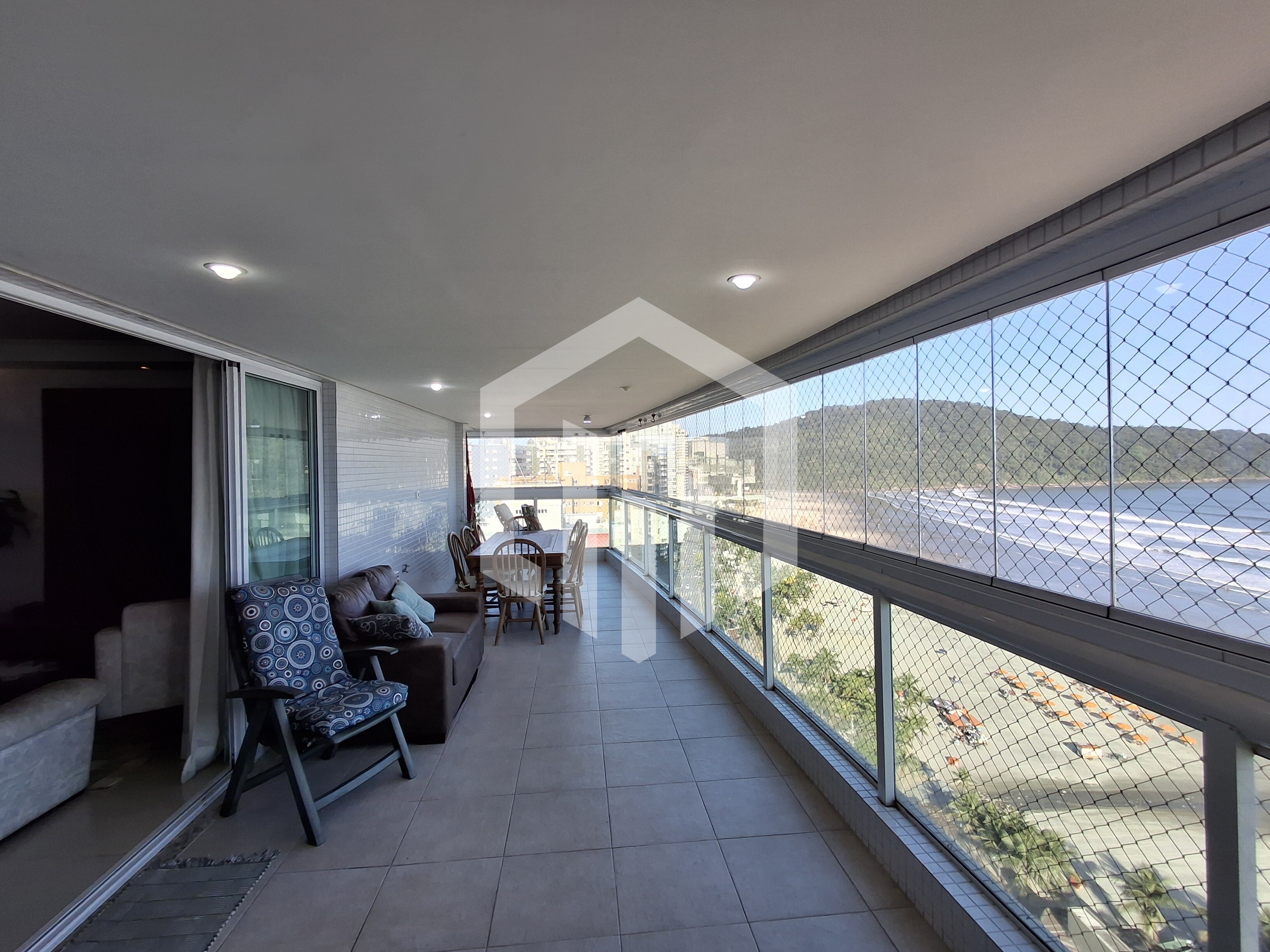 Apartamento Frente total para o mar de 3 suítes, 5 banheiros, piscina e churrasqueira no Canto do Fo