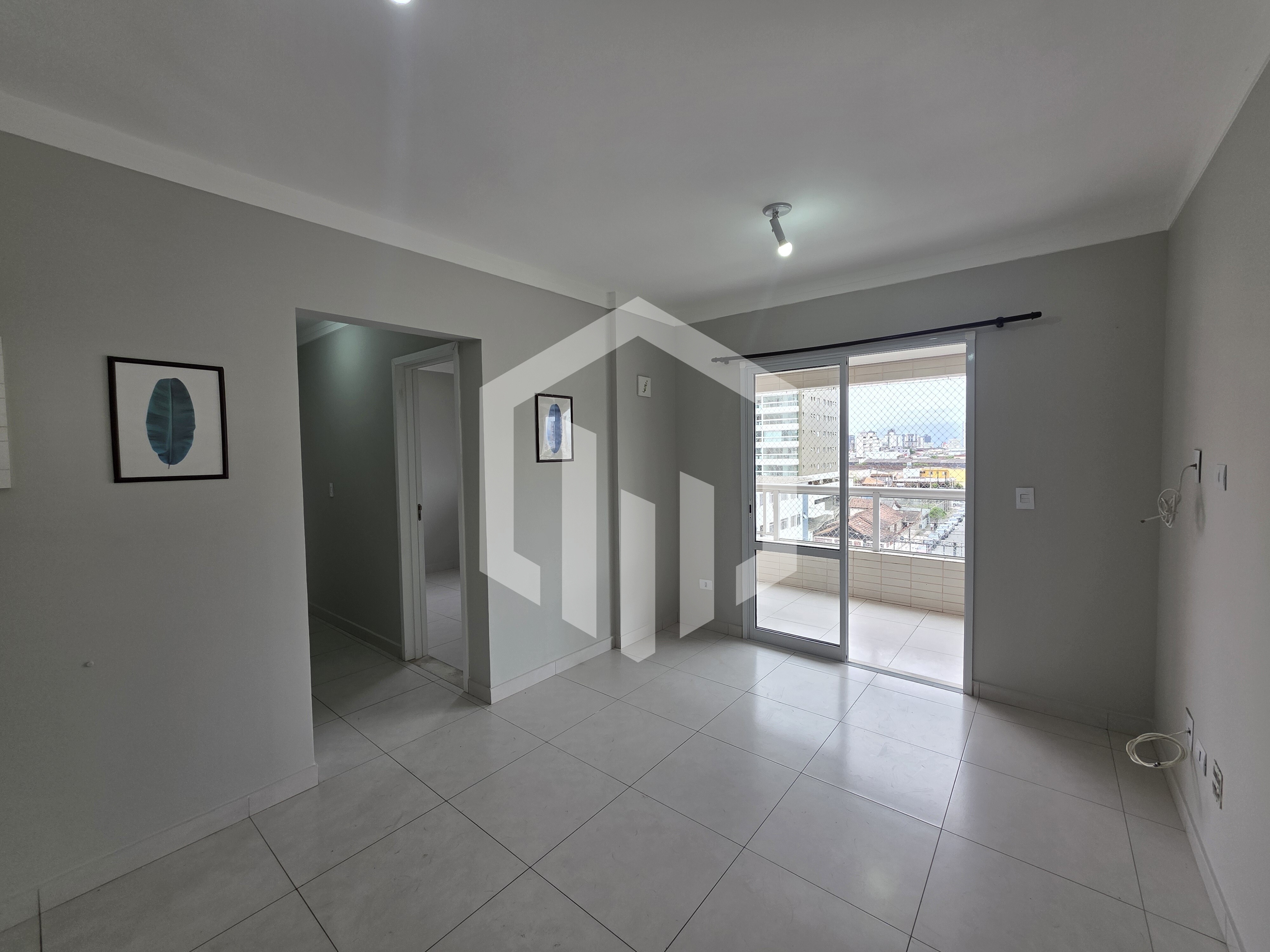 Apartamento de 2 quartos com suíte, piscina e sacada em Canto do Forte, Praia Grande - Litoral Sul d