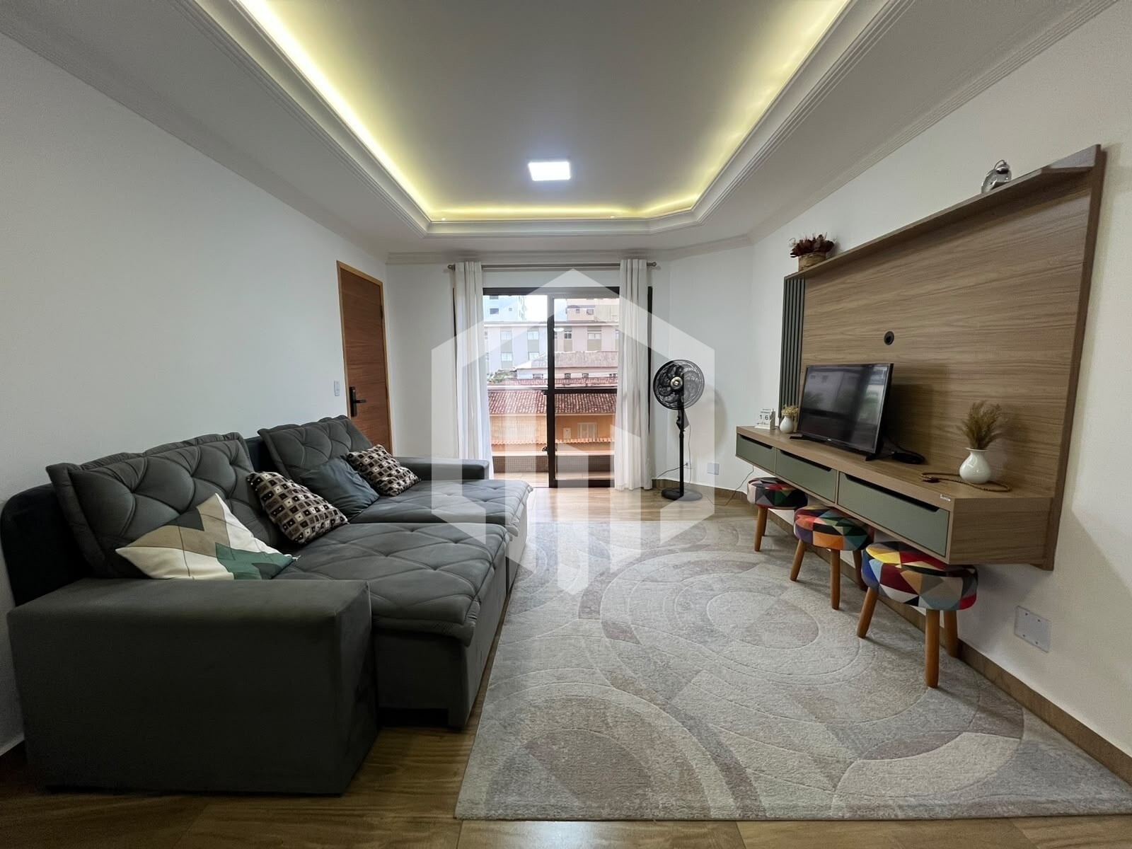 Apartamento de 3 quartos com suíte, piscina e sauna na Caiçara, Praia Grande-SP