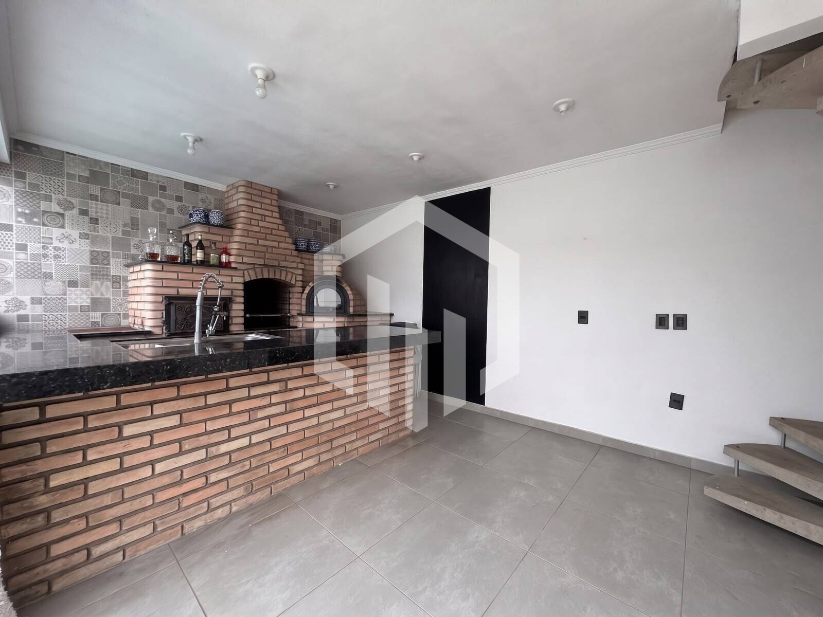 Casa com piscina, espaço gourmet e 4 vagas em Tupi, Praia Grande, SP