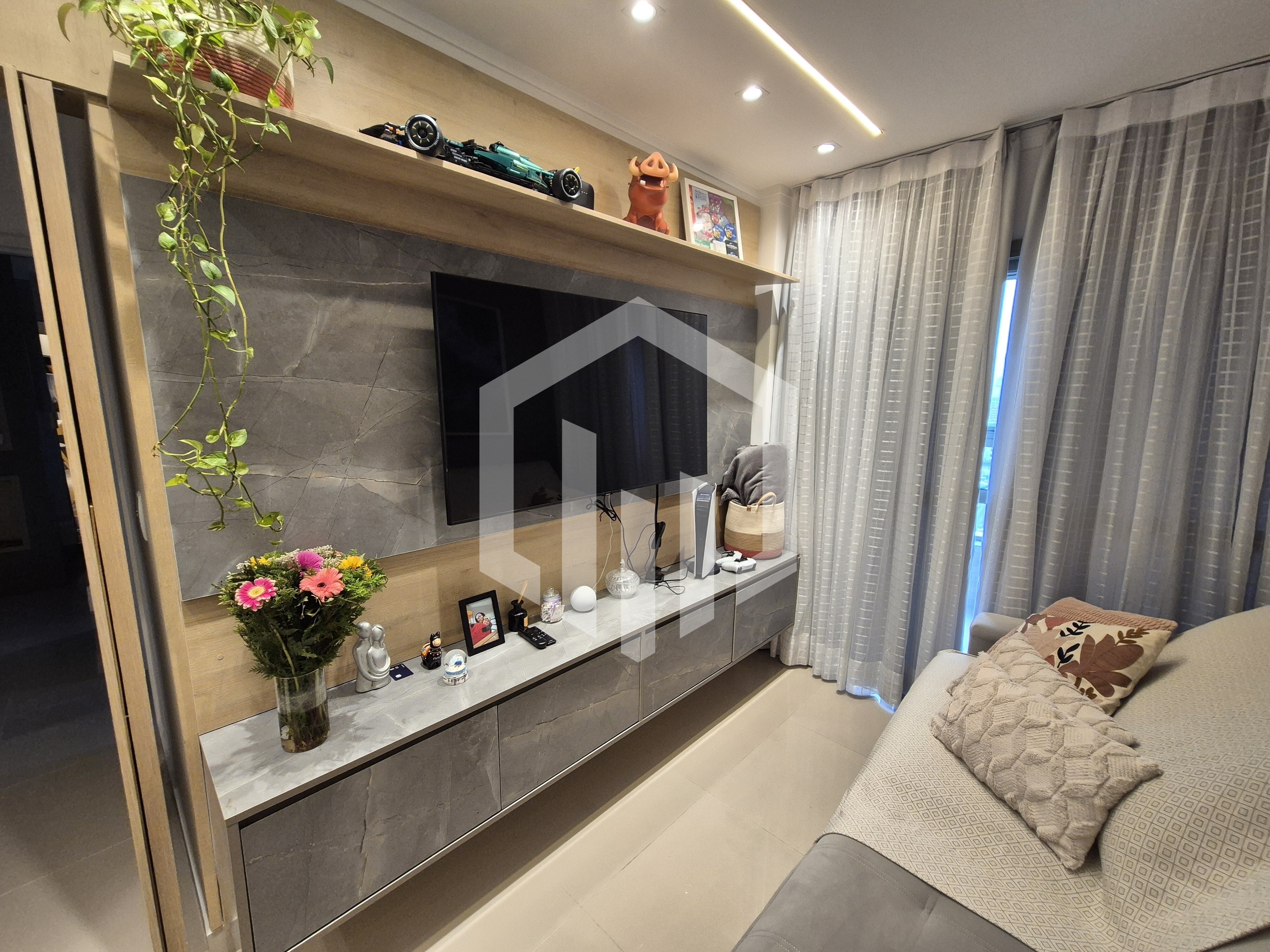Apartamento mobiliado com 2 quartos, suíte, varanda e piscina no Boqueirão, Praia Grande