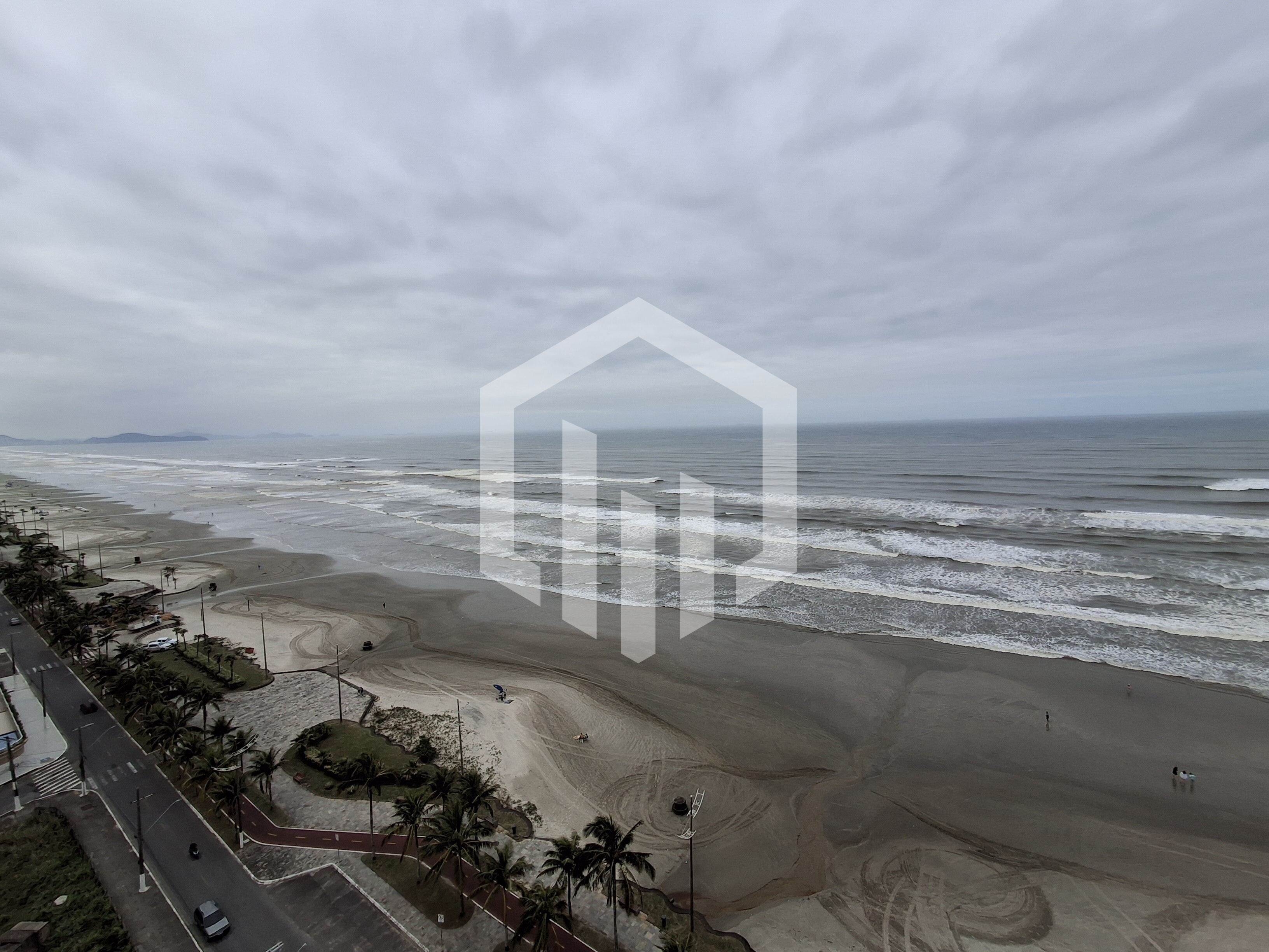 Apartamento com 3 quartos, 2 suítes, piscina e frente total mar no Caiçara, Praia Grande/SP