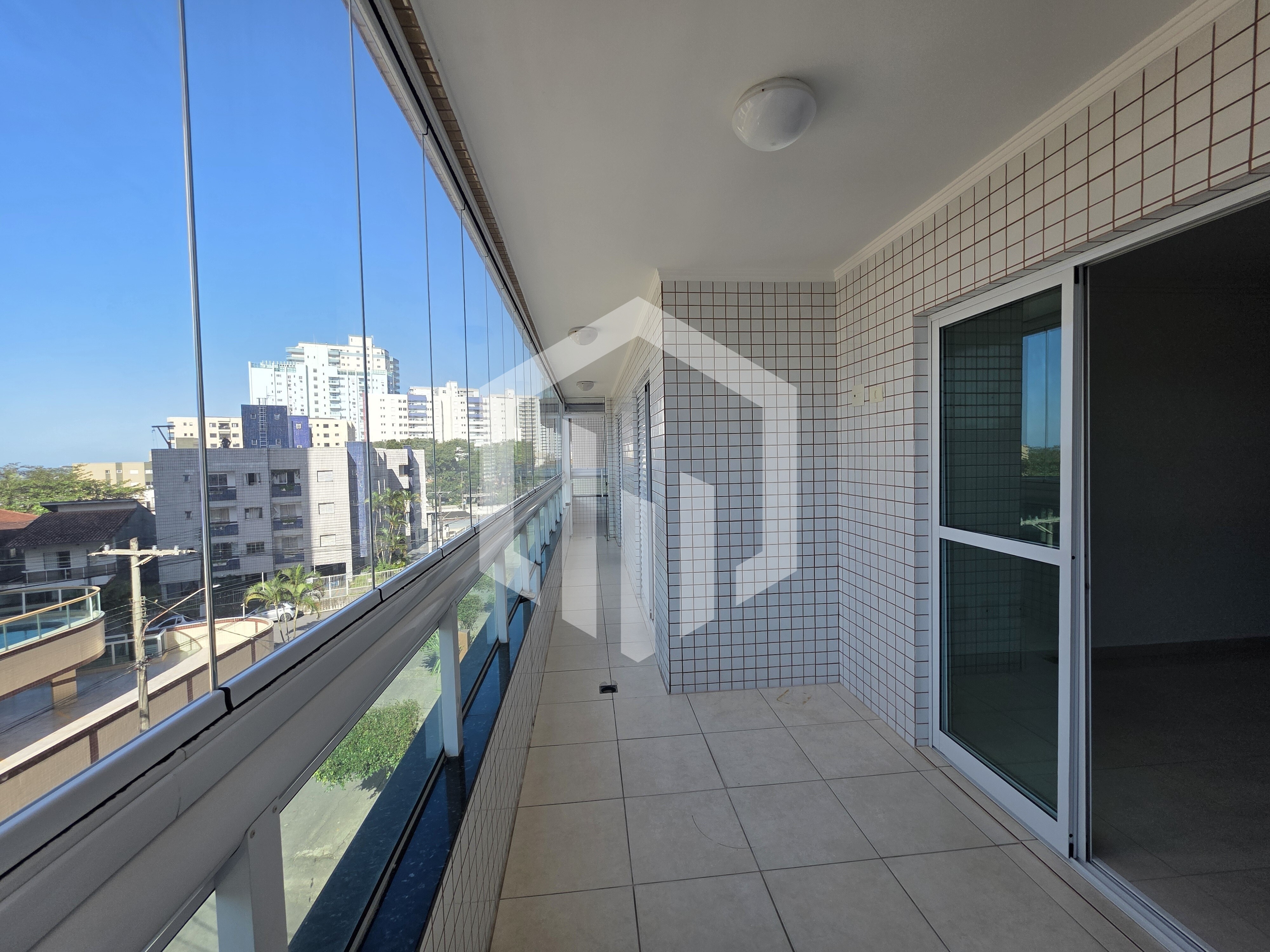 Apartamento com 2 quartos, suíte e varanda gourmet na Caiçara, com lazer completo - Praia Grande - S
