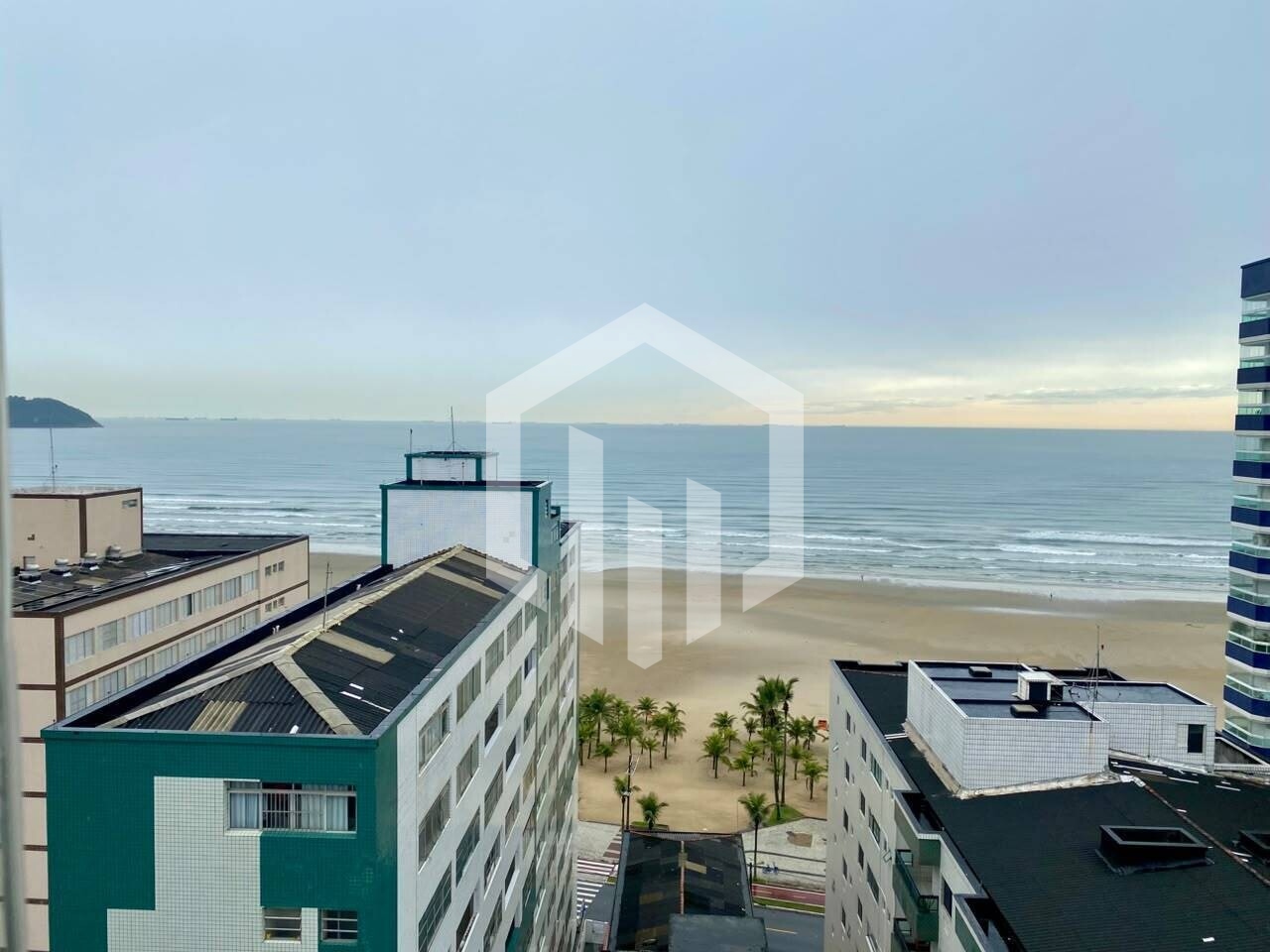 Apartamento com 02 vagas de garagem e Vista Mar na Guilhermina