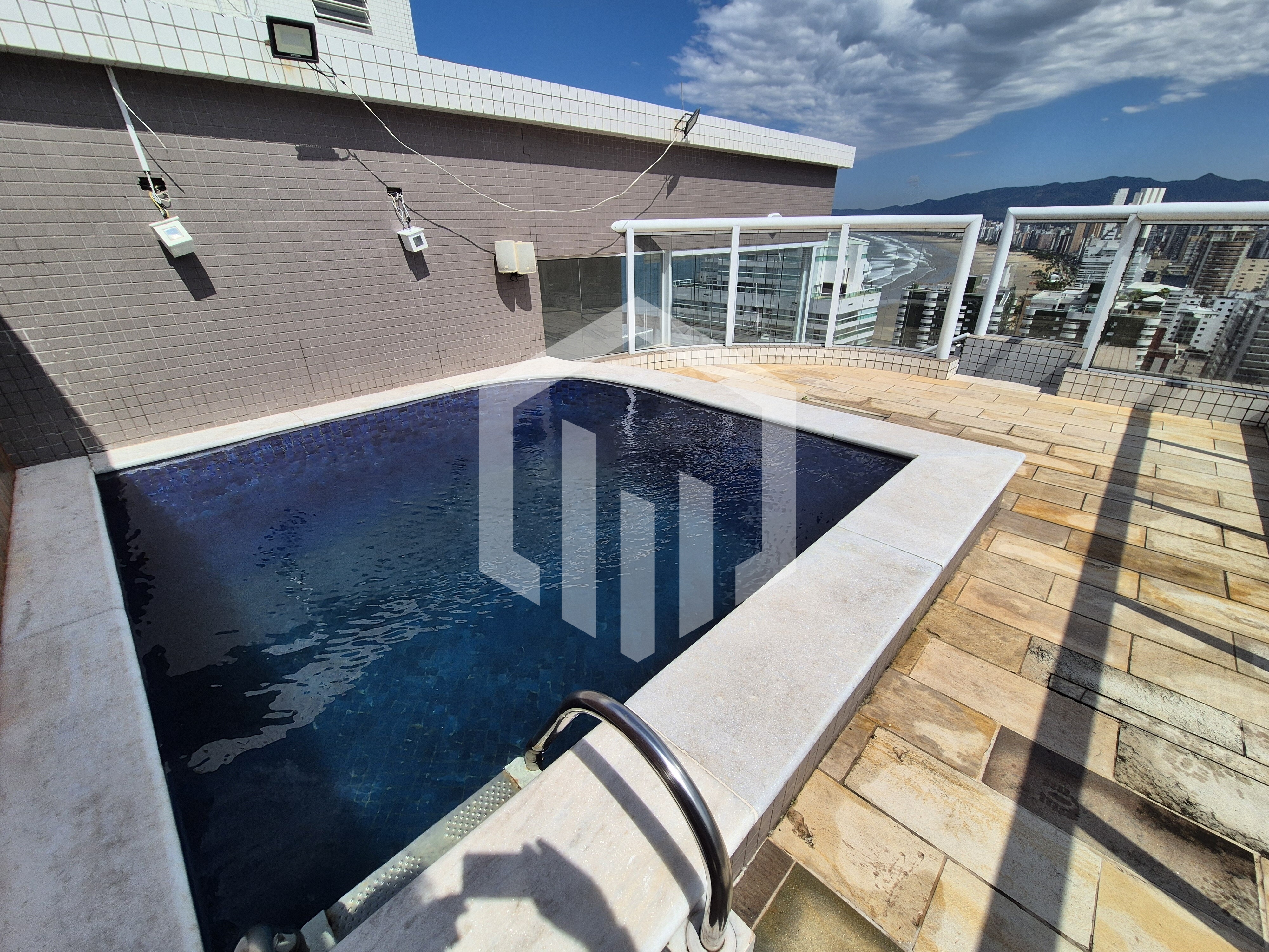 Cobertura duplex com piscina privativa, varanda gourmet, 4 quartos e 3 vagas no Canto do Forte, Prai
