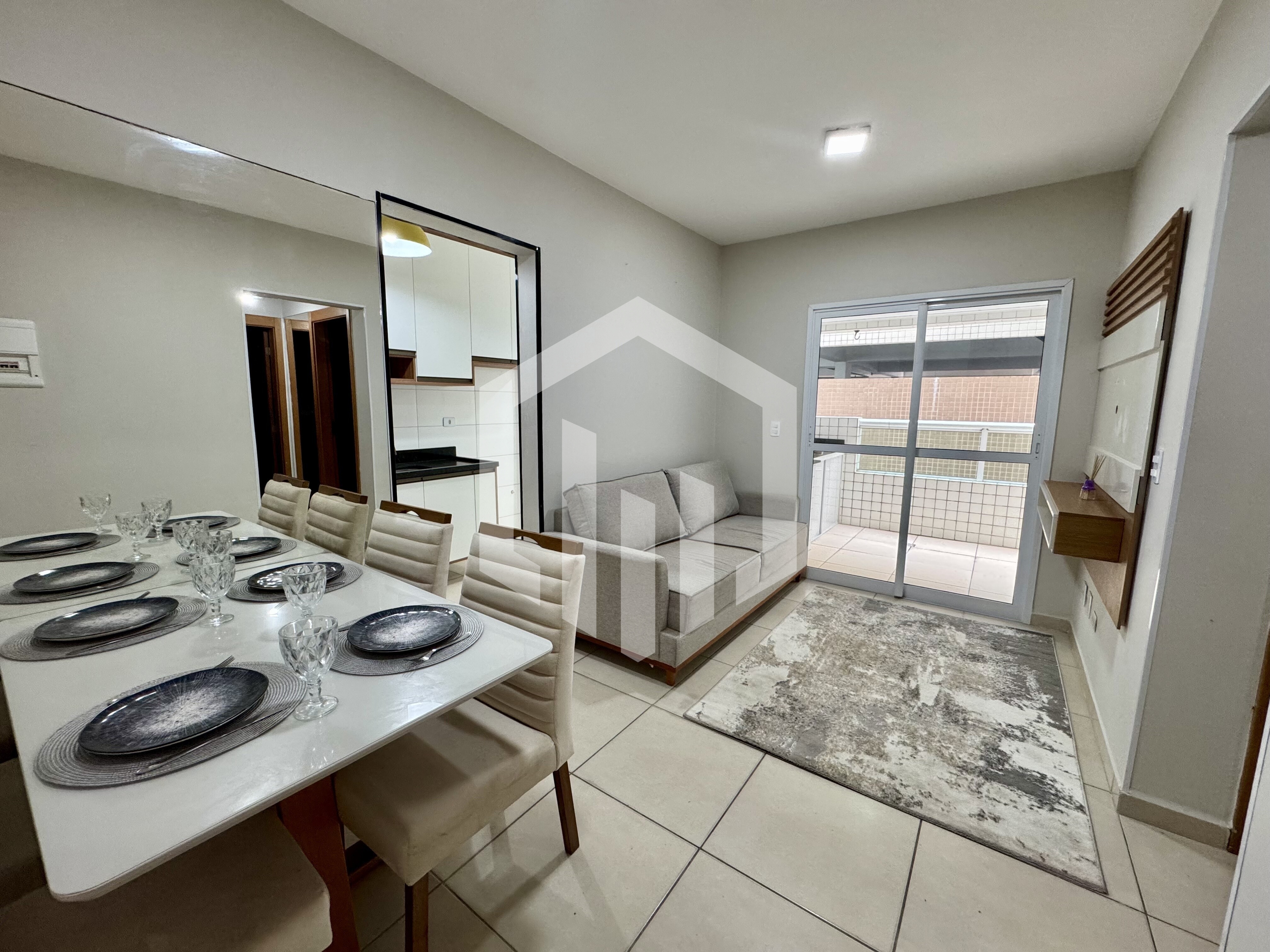 Apartamento de 2 quartos com suíte, varanda gourmet e piscina próximo ao mar em Praia Grande