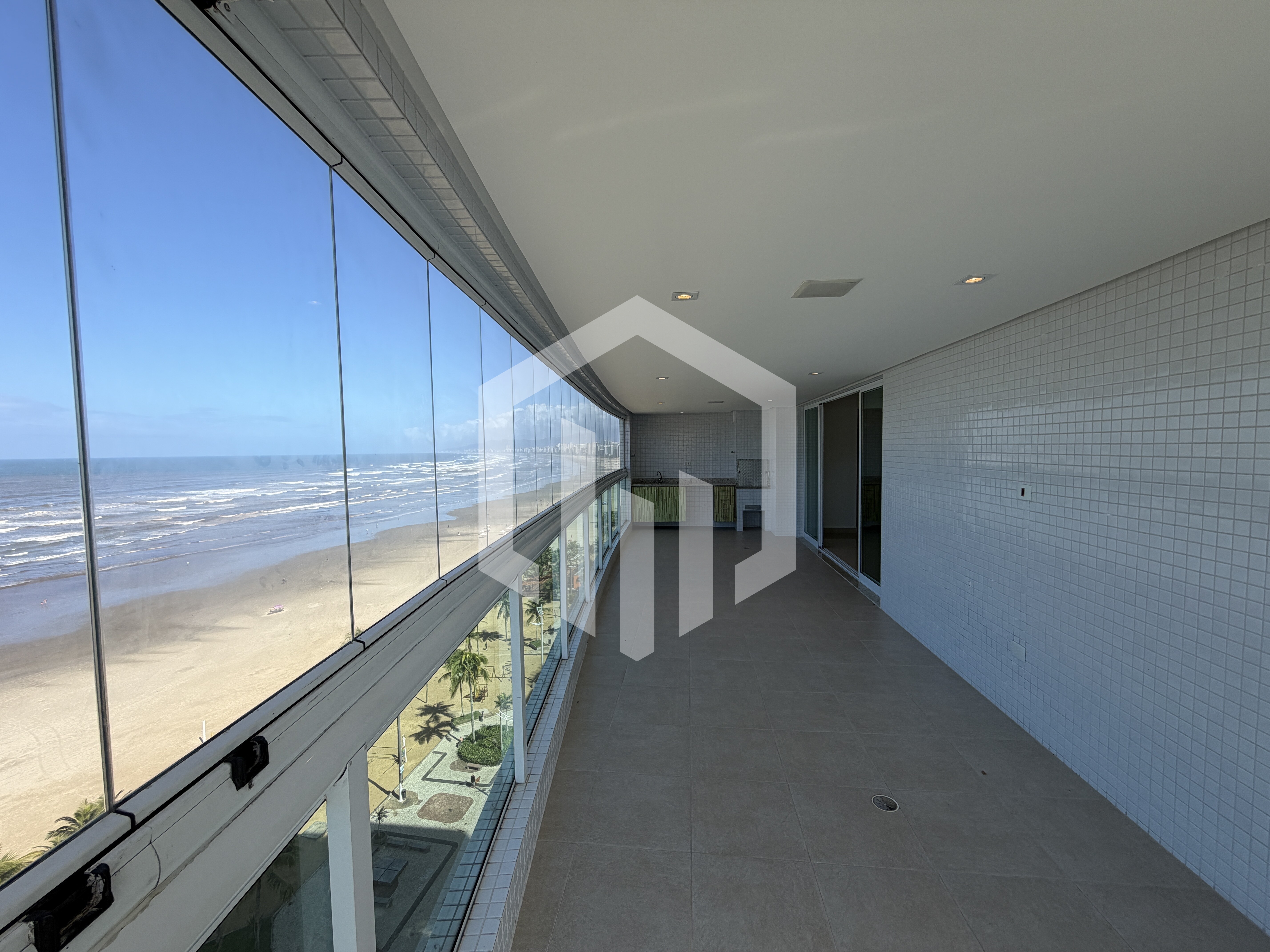 Apartamento no Canto do Forte com 3 suítes, varanda gourmet e lazer completo