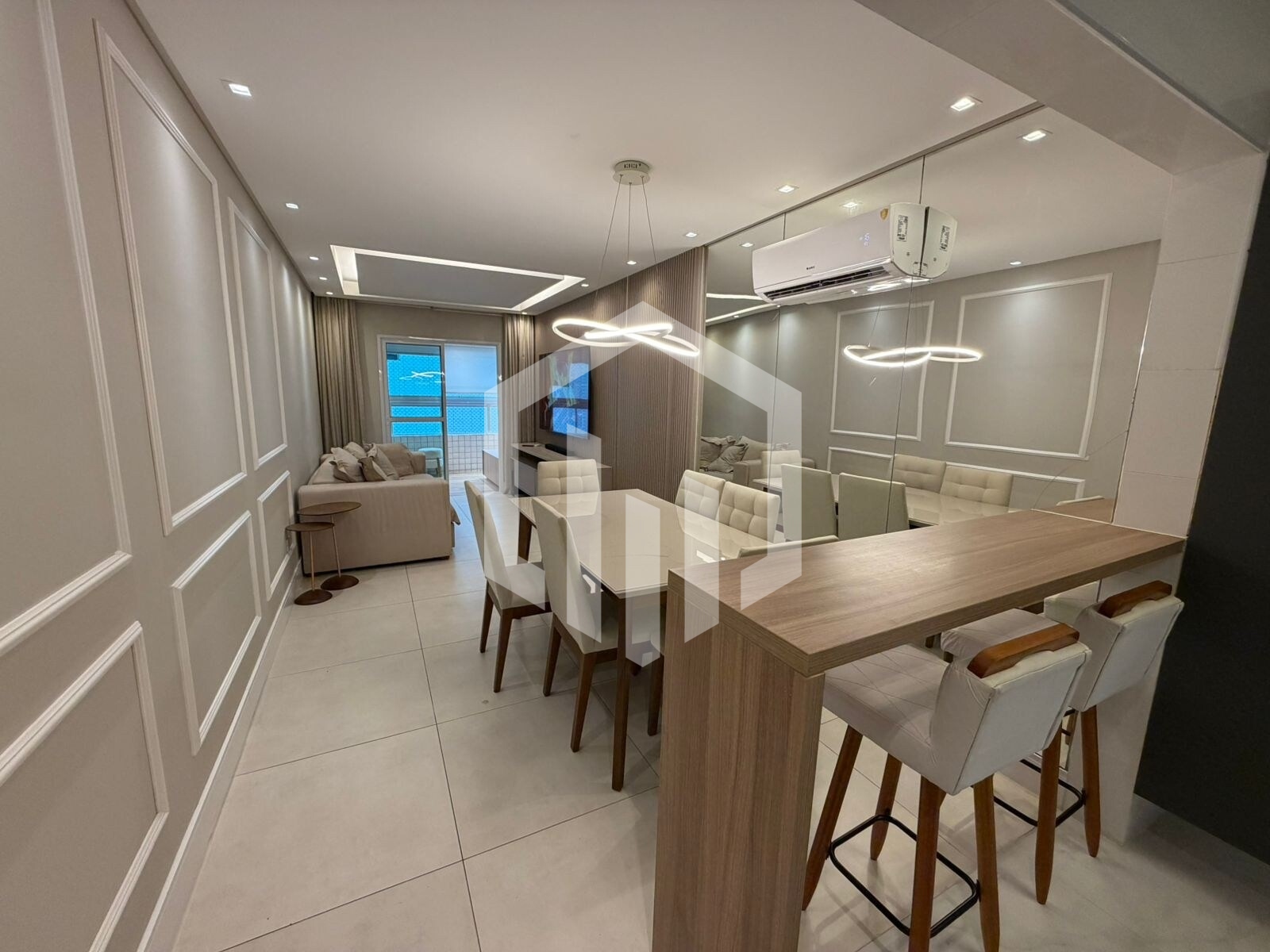 Apartamento mobiliado de 2 quartos com lazer completo no Canto do Forte, Praia Grande