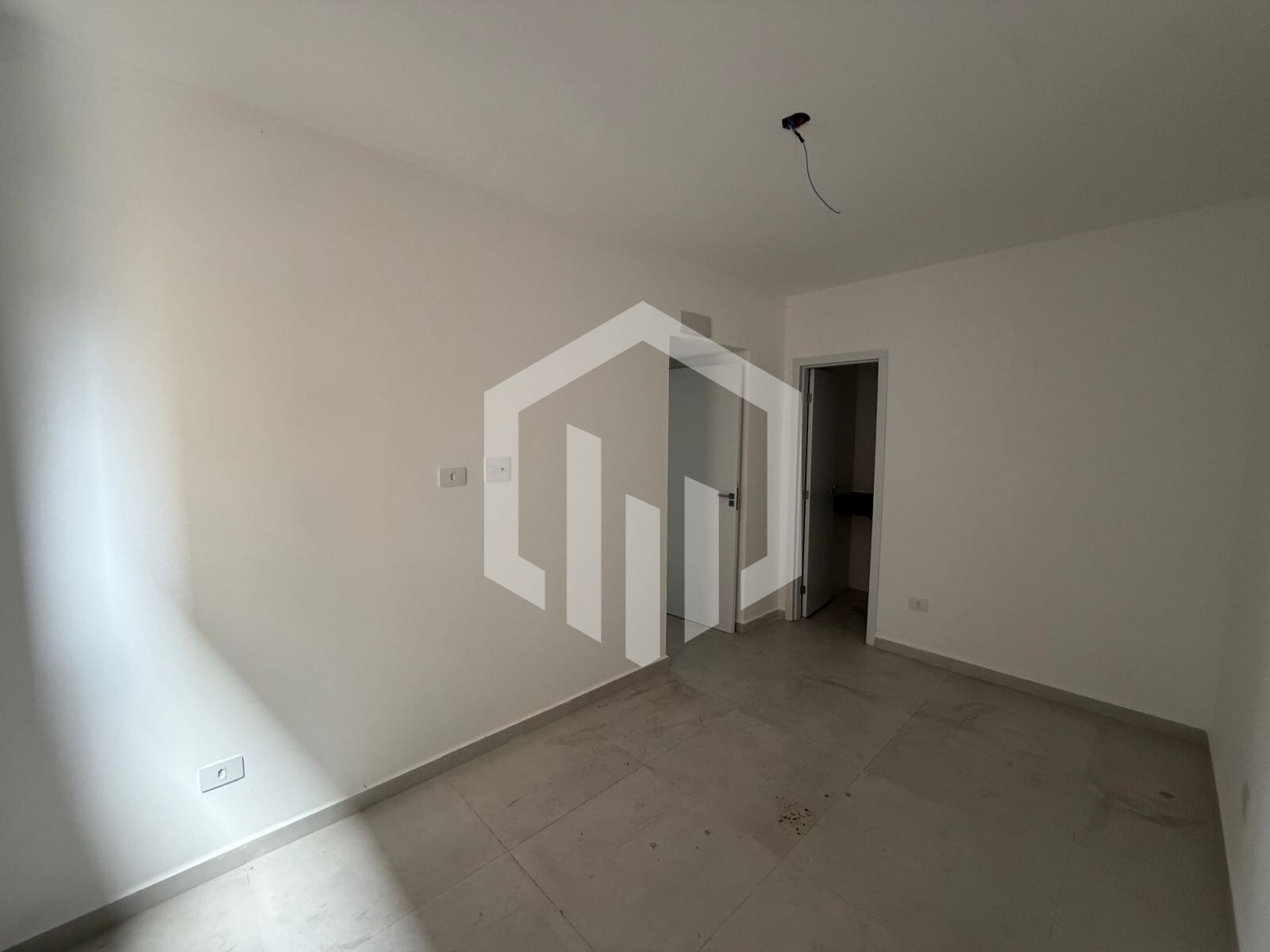 Apartamento mobiliado com 3 suítes, lazer completo e 2 vagas no Boqueirão, Praia Grande