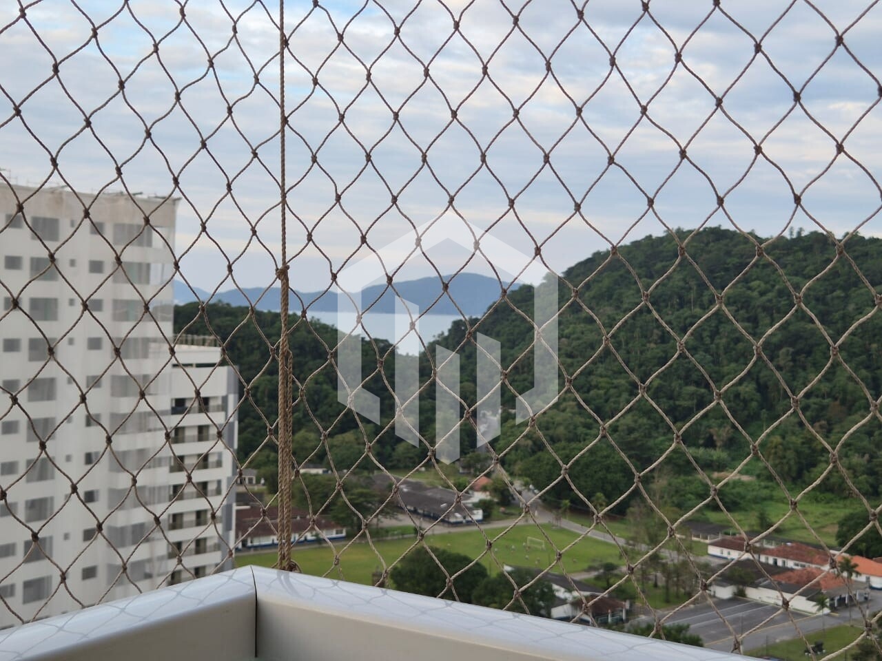 Apartamento mobiliado com piscina e espaço pet no Canto do Forte