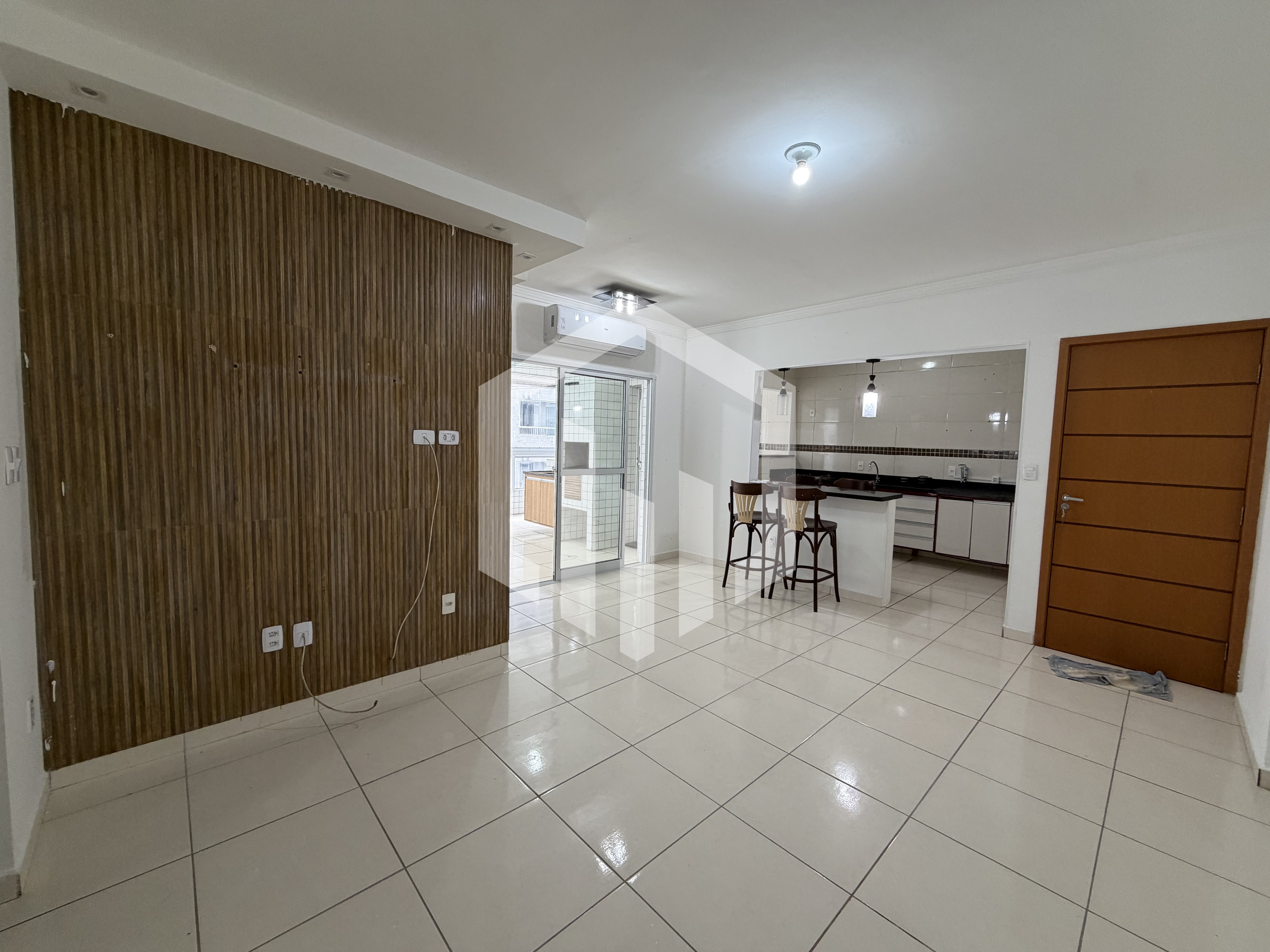 Apartamento com 2 suítes, piscina, churrasqueira e vaga para 2 carros em Canto do Forte, Praia Grand
