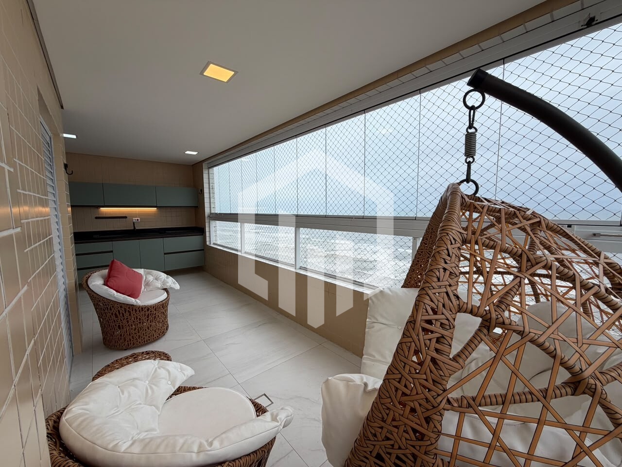 Lindo apartamento frente total para o mar de 3 dormitórios, mobiliado e com sacada gourmet no Jardim