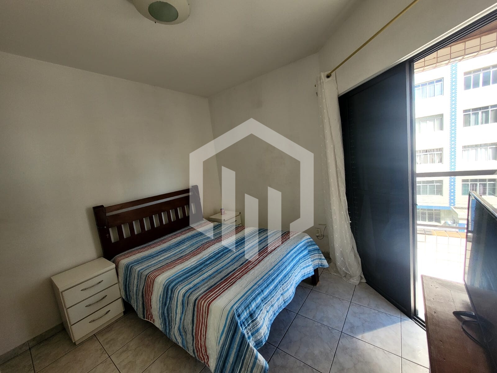 Apartamento com sacadas na sala e quartos, a apenas 60 metros do mar na Guilhermina