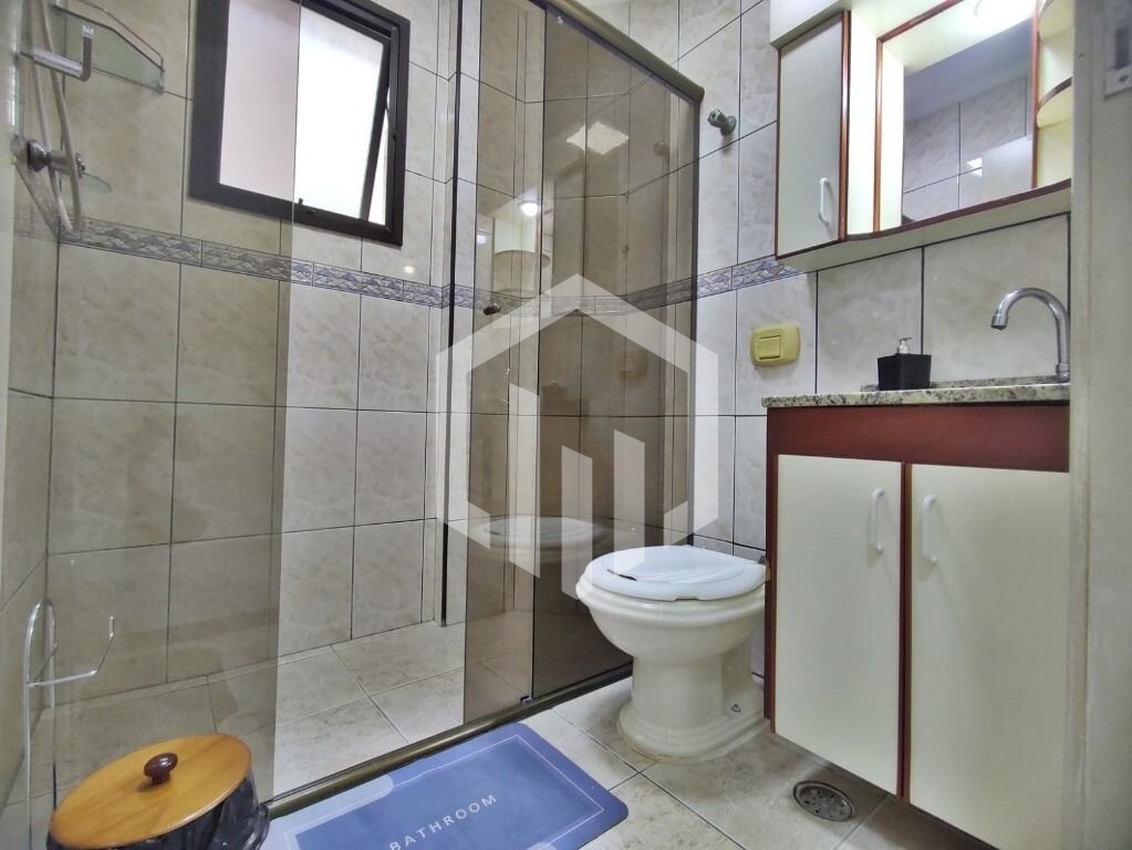 Apartamento de 50m² com vaga de garagem na Guilhermina, ideal para quem busca conforto no litoral