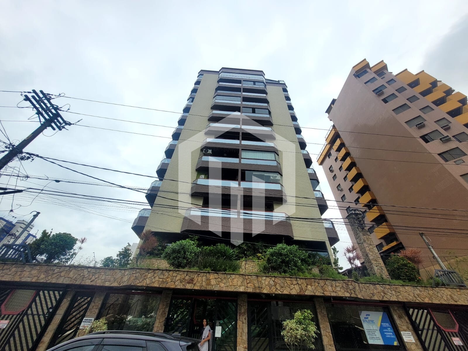 Apartamento de 2 quartos com suíte e duas sacadas a 200 metros da praia no Boqueirão