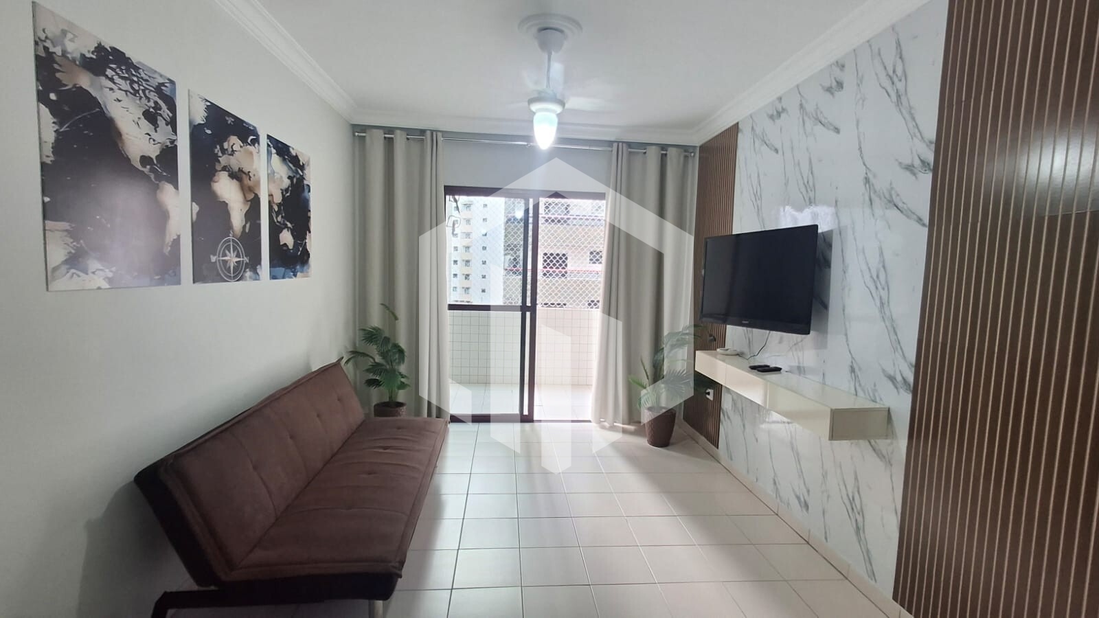 Apartamento de 2 dormitórios com suíte e sacada no litoral de Praia Grande
