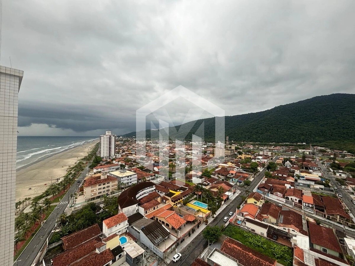Apartamento mobiliado com vista livre, 2 dormitórios, suíte e vaga em prédio frente ao mar em Praia