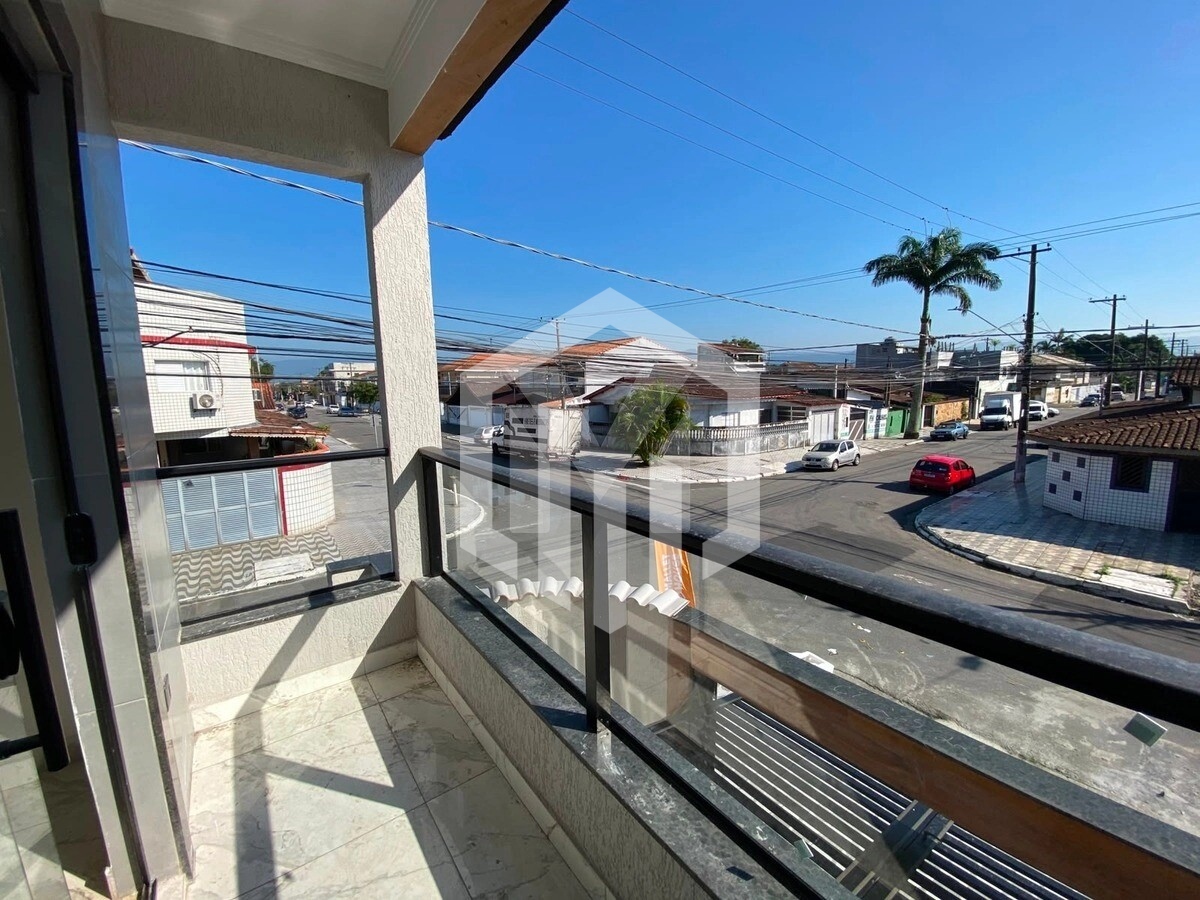 Sobrado de esquina alto padrão com 2 dormitórios e suíte em Praia Grande-SP