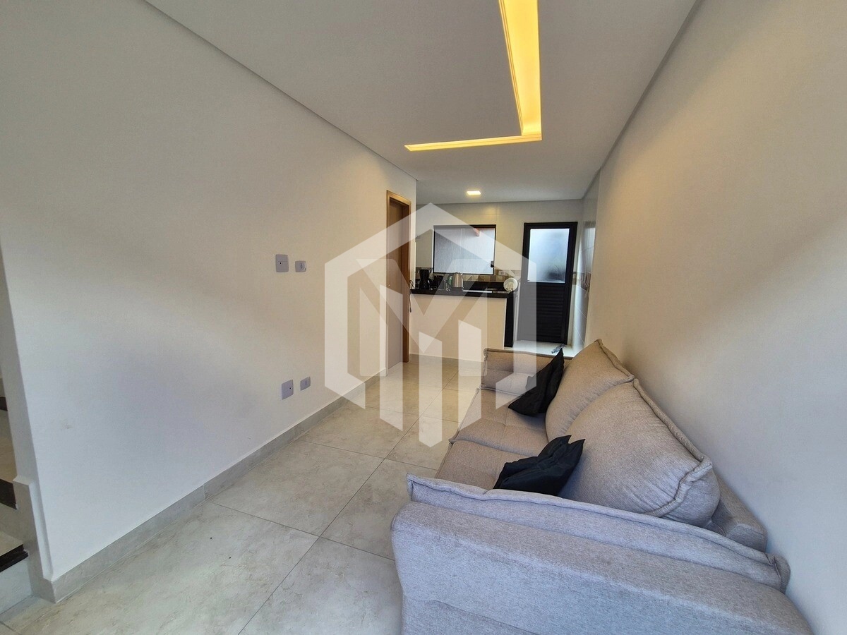 Casa em Condomínio no Maracanã, Praia Grande - 2 Dormitórios, 1 Vaga, Perto da Praia