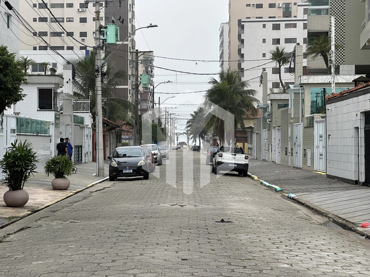 Sobrado de 2 quartos na Aviação, 300m da praia, com vaga e potencial de valorização